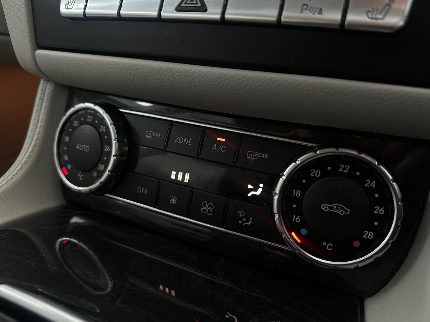 Used Mercedes-Benz CLS 2011 for sale - 76931419: Photo 28