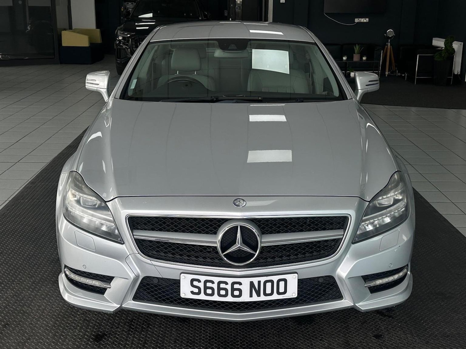 Used Mercedes-Benz CLS 2011 for sale - 76931419: Photo 4