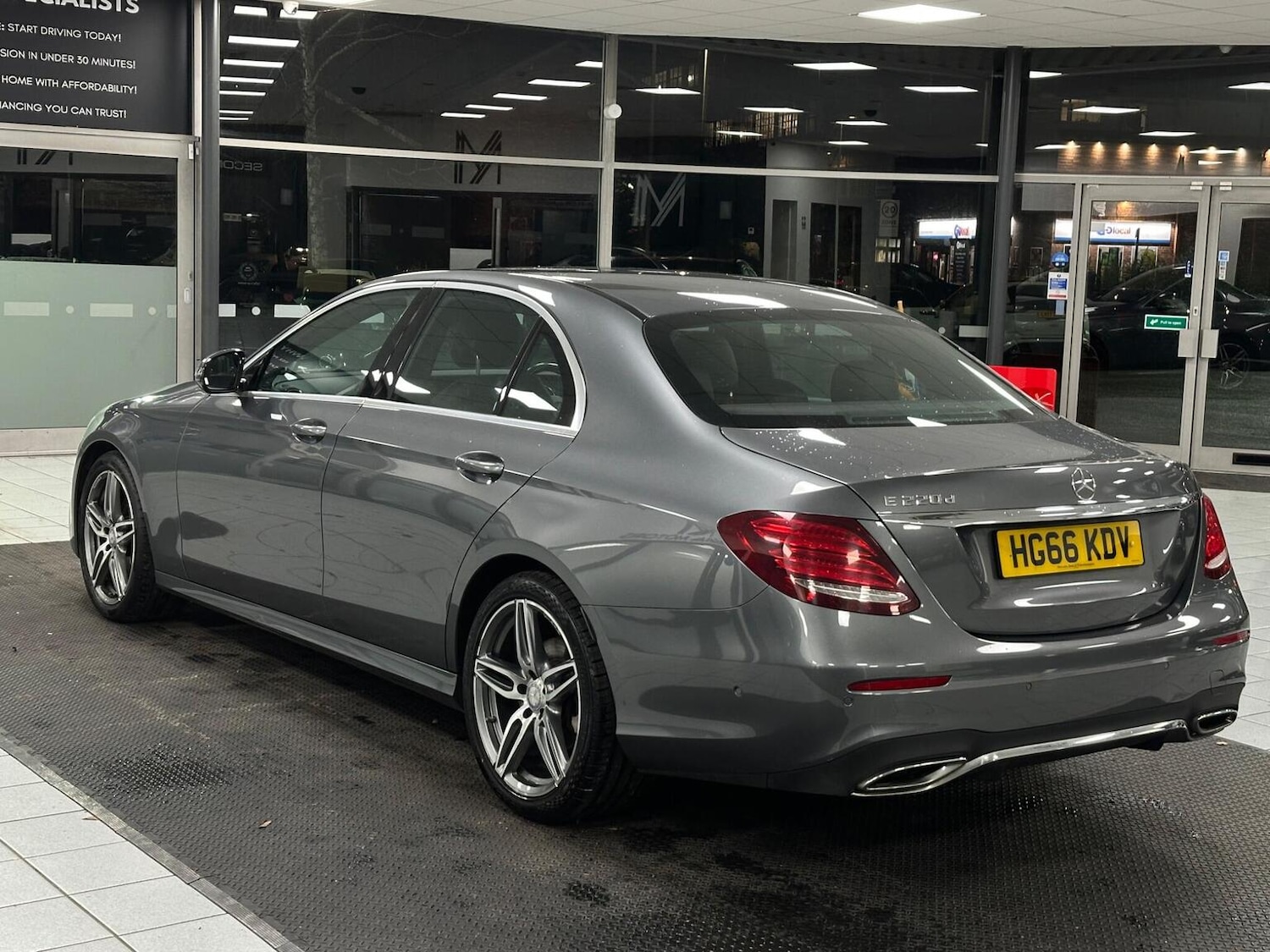 Used Mercedes-Benz E Class 2017 for sale - 76712709: Photo 10