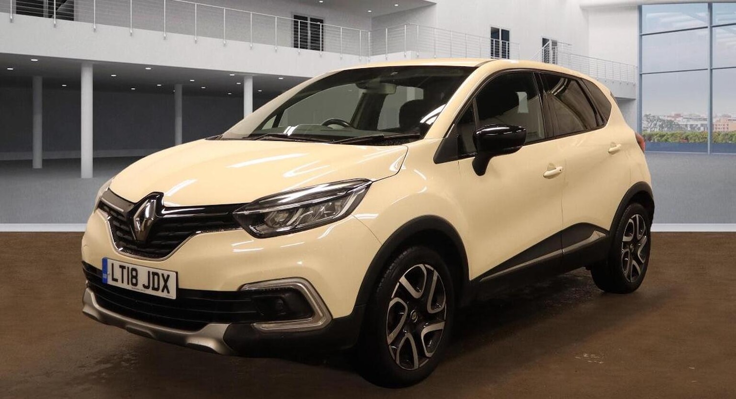 Used Renault Captur 2018 for sale - 76699282: Photo 2