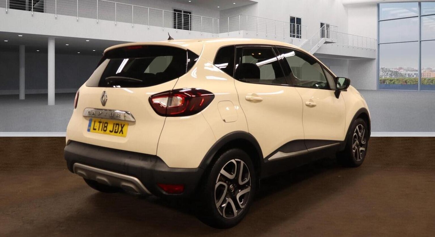 Used Renault Captur 2018 for sale - 76699282: Photo 4