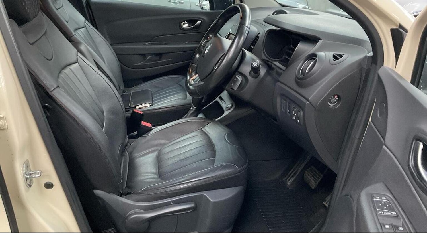 Used Renault Captur 2018 for sale - 76699282: Photo 5