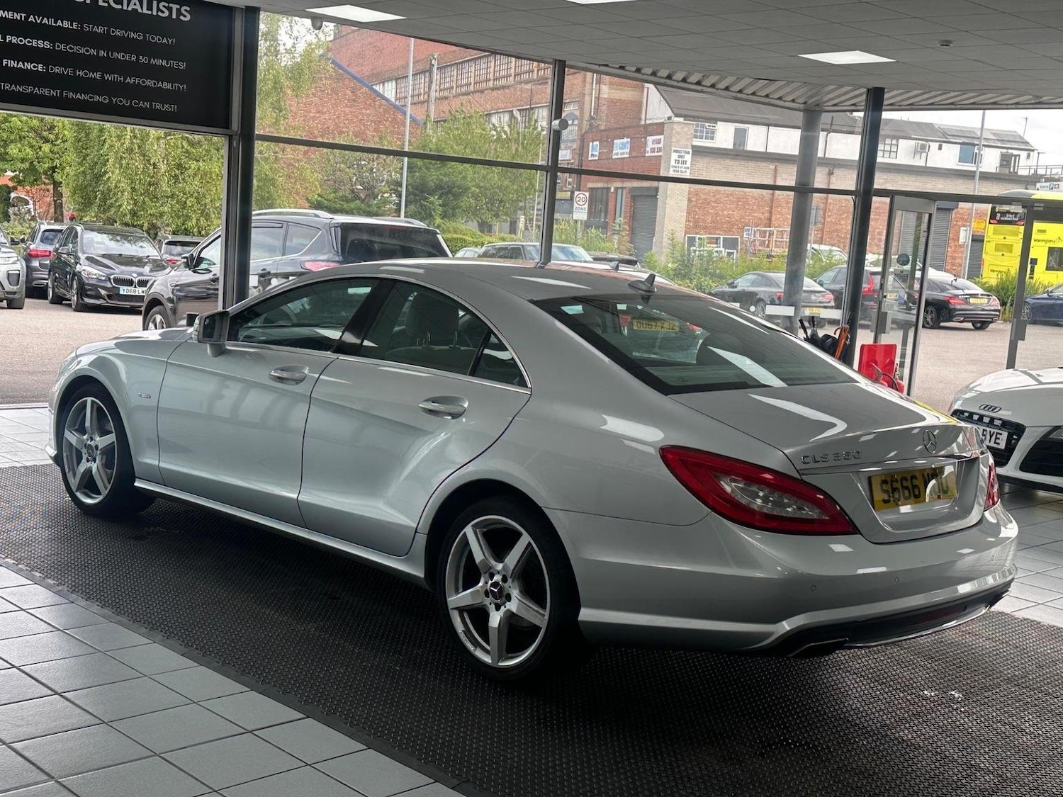 Used Mercedes-Benz CLS 2011 for sale - 76794266: Photo 10