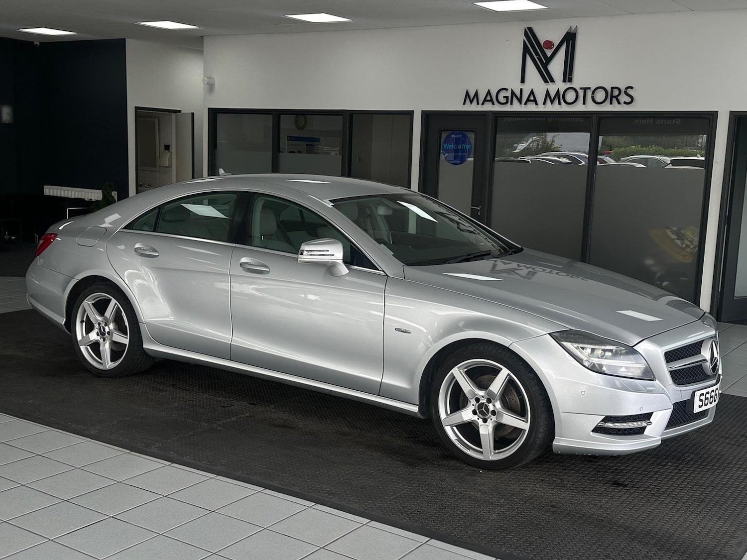 Used Mercedes-Benz CLS 2011 for sale - 76794266: Photo 2