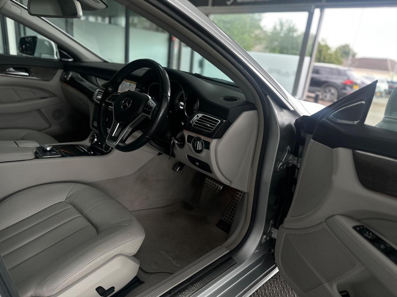 Used Mercedes-Benz CLS 2011 for sale - 76794266: Photo 20