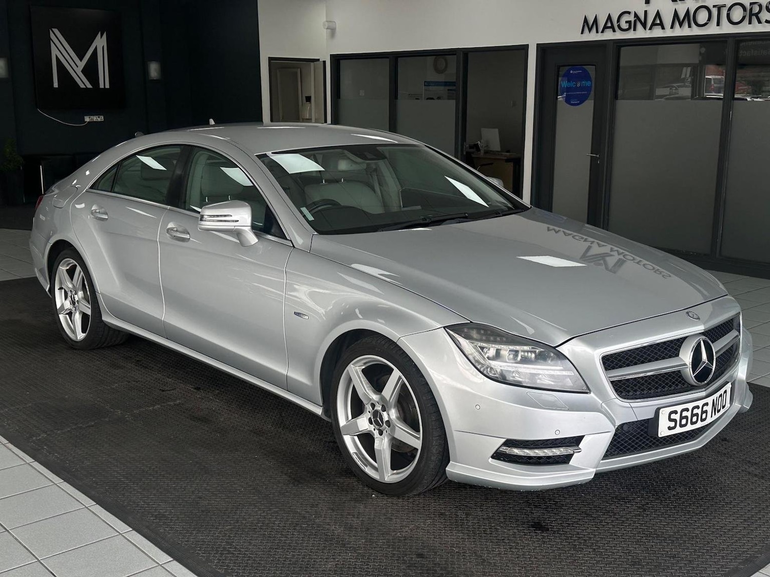 Used Mercedes-Benz CLS 2011 for sale - 76794266: Photo 3