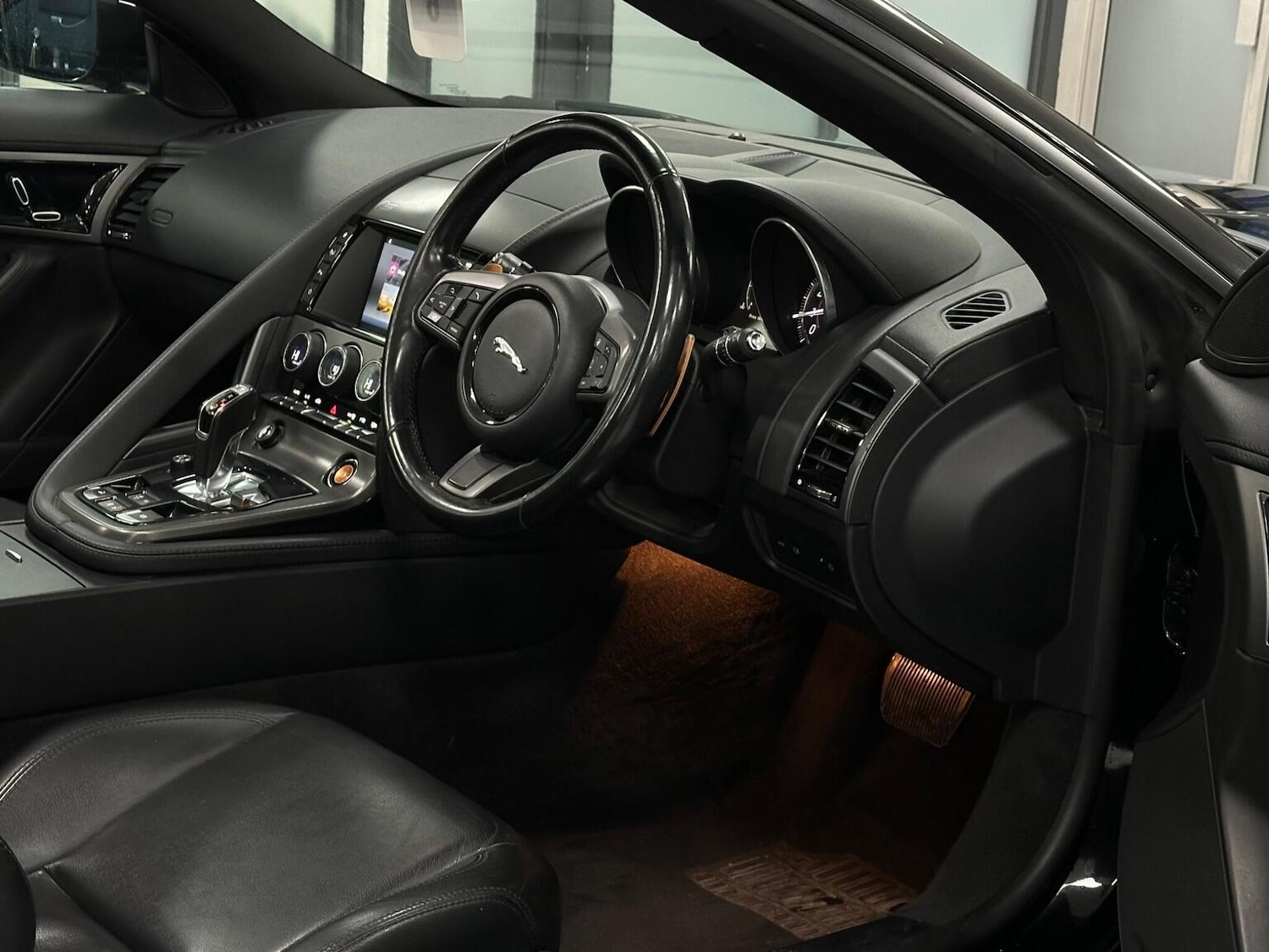 Used Jaguar F-Type 2017 for sale - 76656136: Photo 17