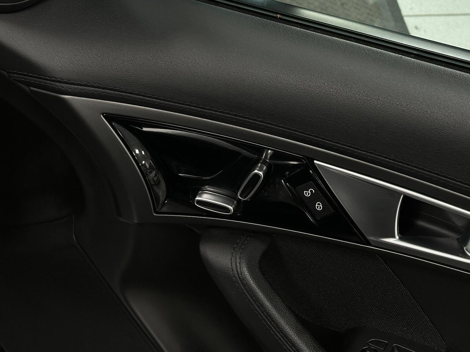 Used Jaguar F-Type 2017 for sale - 76656136: Photo 18