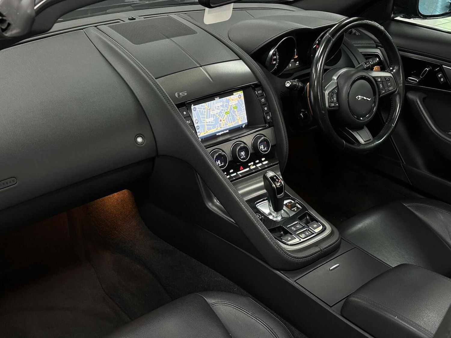 Used Jaguar F-Type 2017 for sale - 76656136: Photo 30