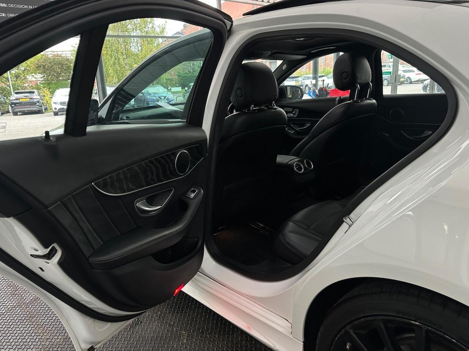 Used Mercedes-Benz C Class 2018 for sale - 76877540: Photo 33