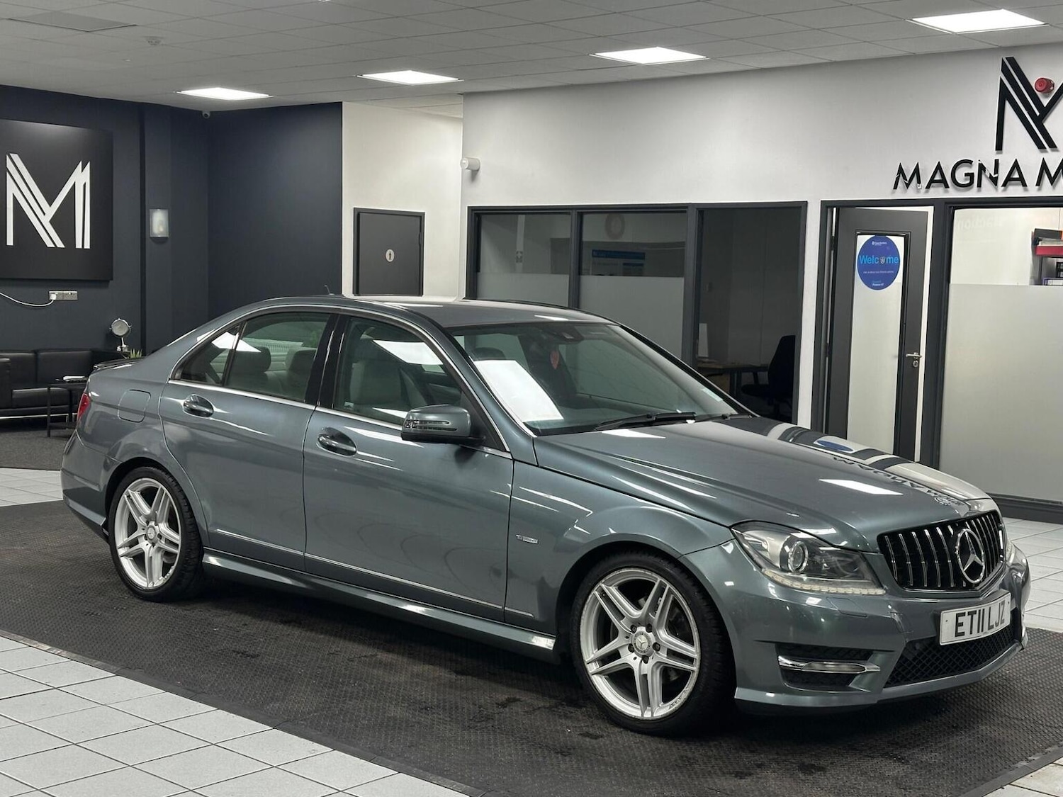 Used Mercedes-Benz C Class 2011 for sale - 76656017: Photo 2