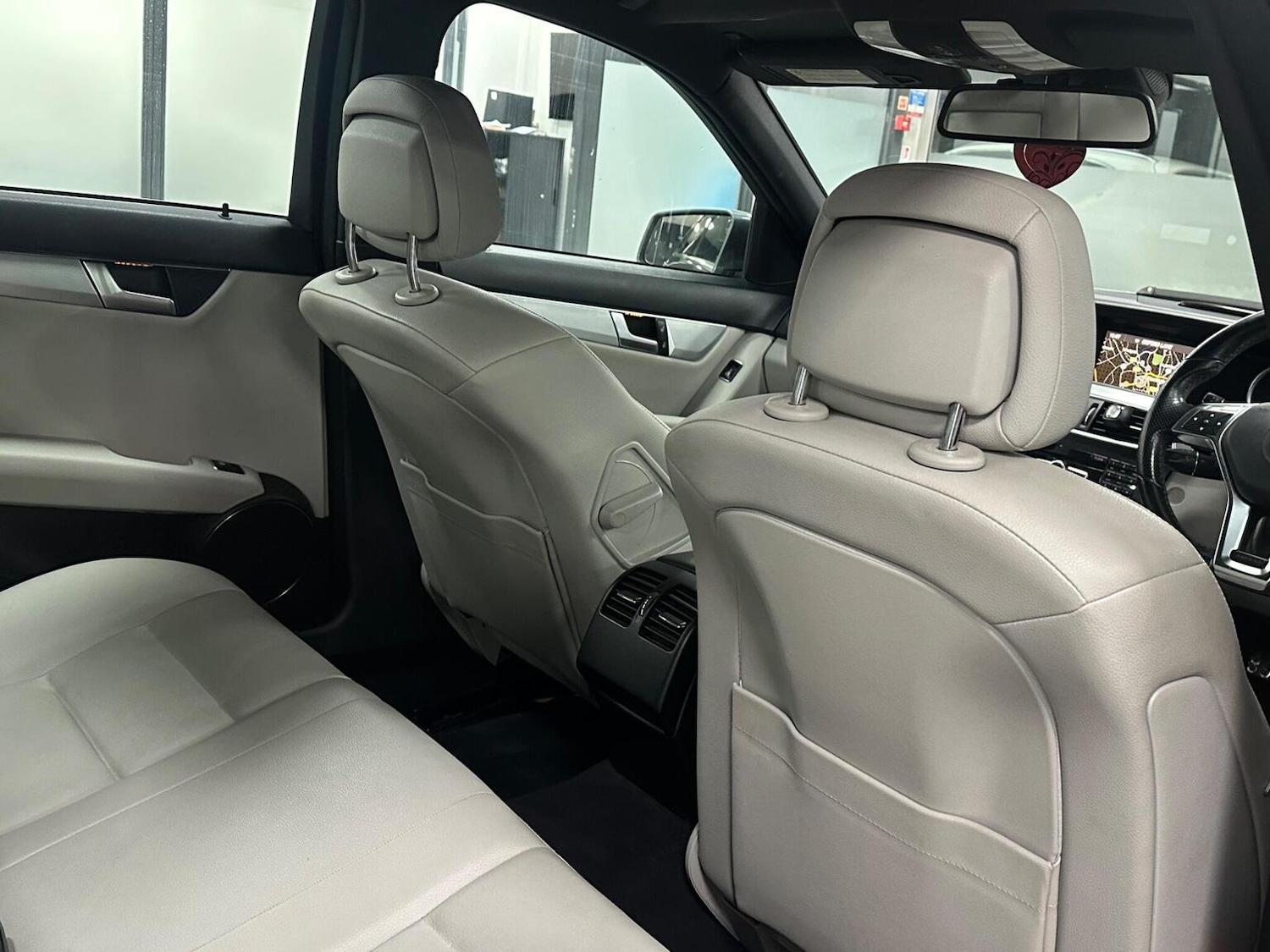 Used Mercedes-Benz C Class 2011 for sale - 76656017: Photo 29