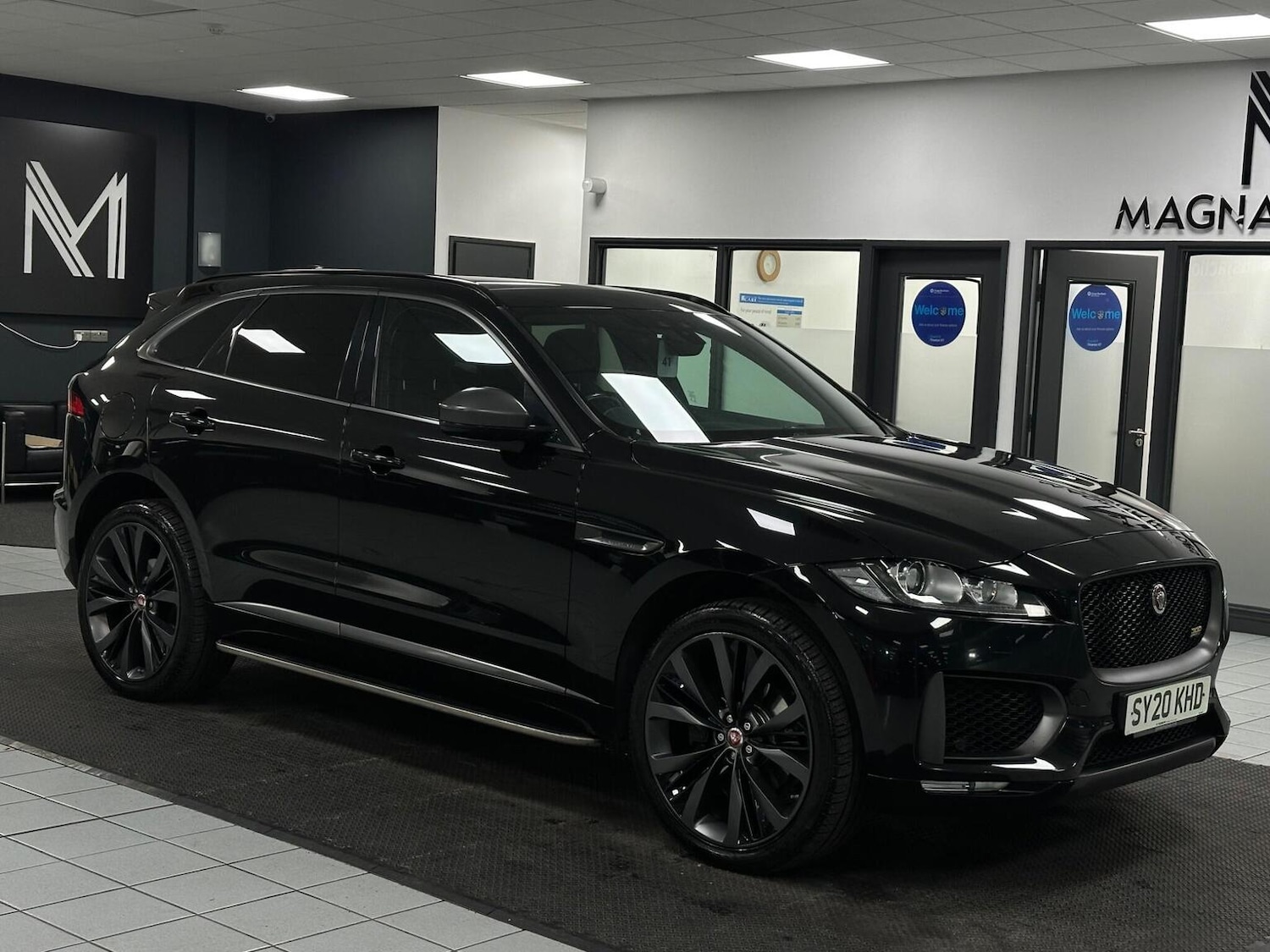 Used Jaguar F-Pace 2020 for sale - 76655986: Photo 2