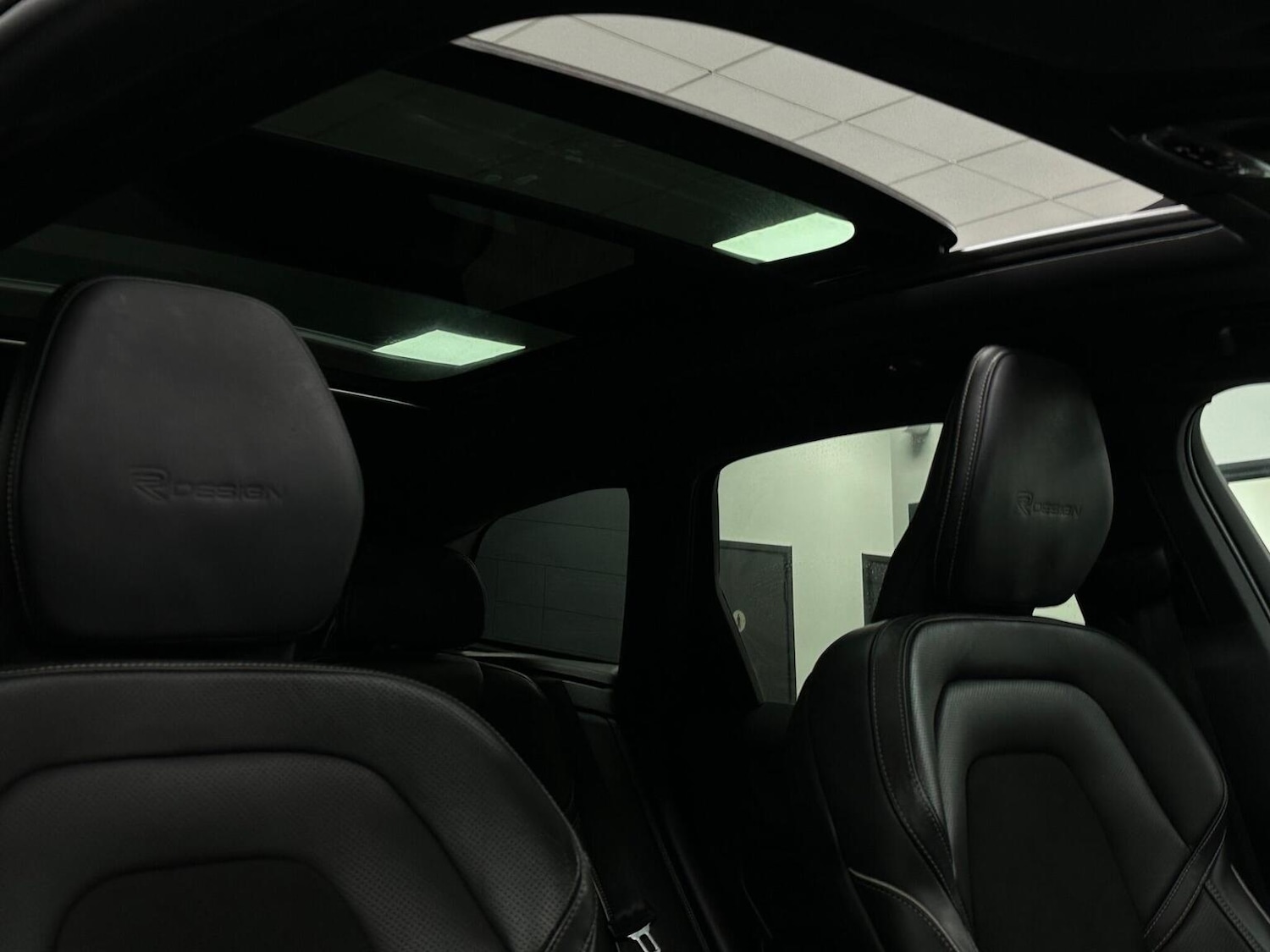 Used Volvo XC60 2018 for sale - 76884888: Photo 25