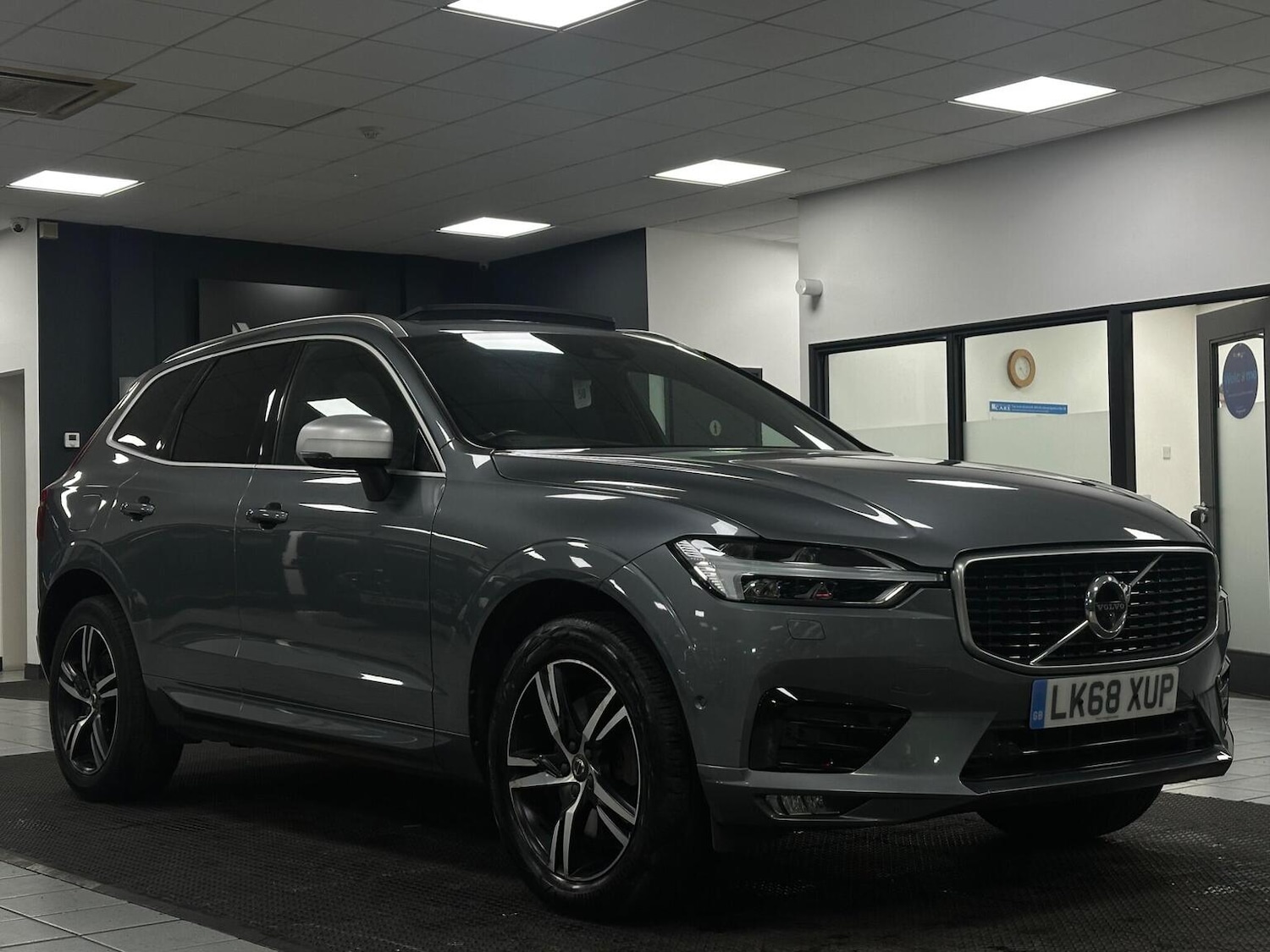 Used Volvo XC60 2018 for sale - 76884888: Photo 3