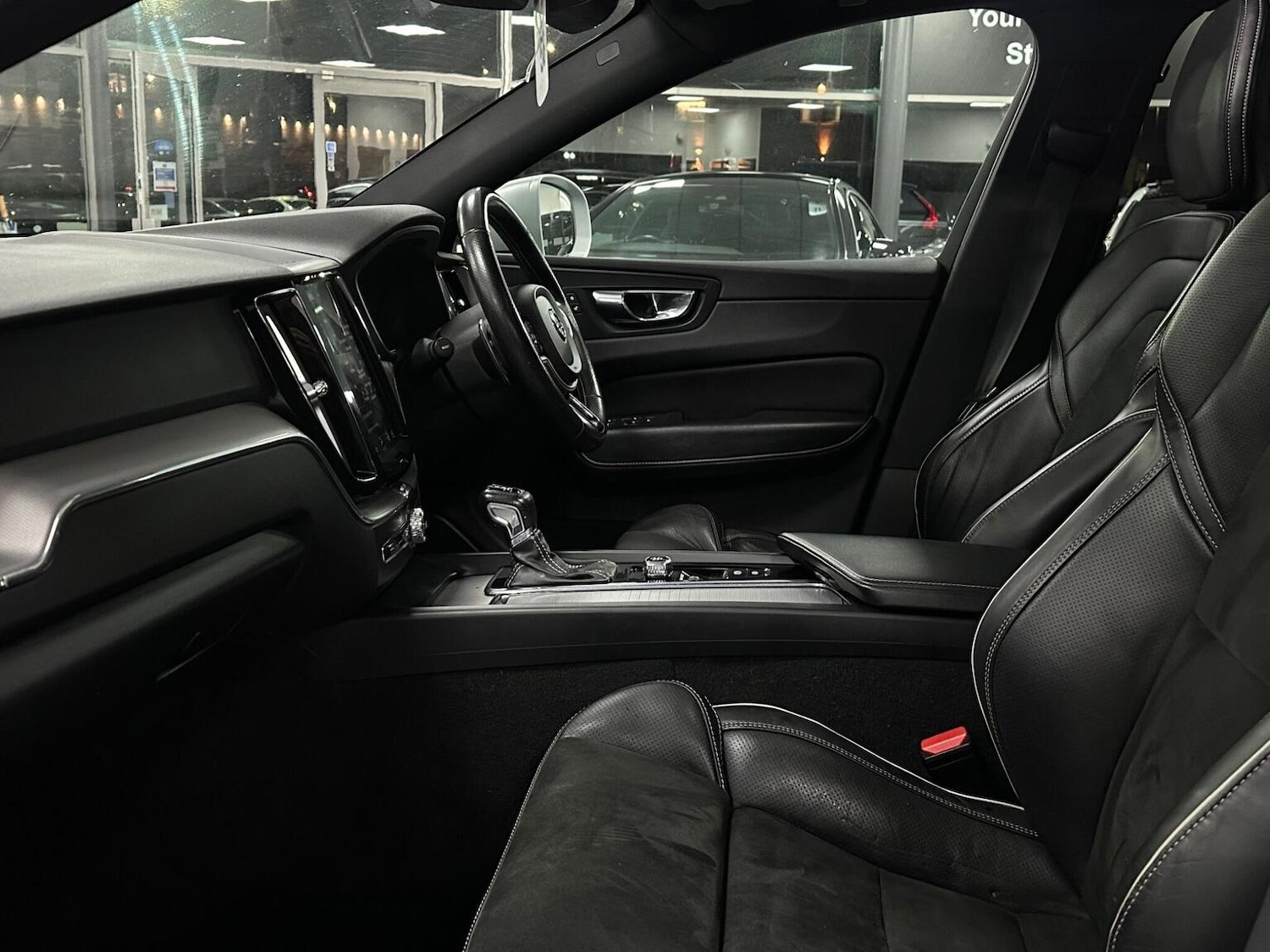 Used Volvo XC60 2018 for sale - 76884888: Photo 40