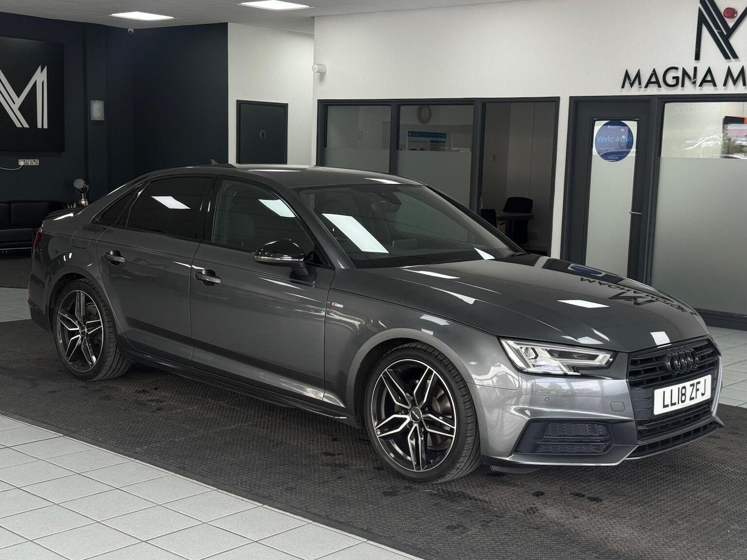 Used Audi A4 2018 for sale - 76656233: Photo 2