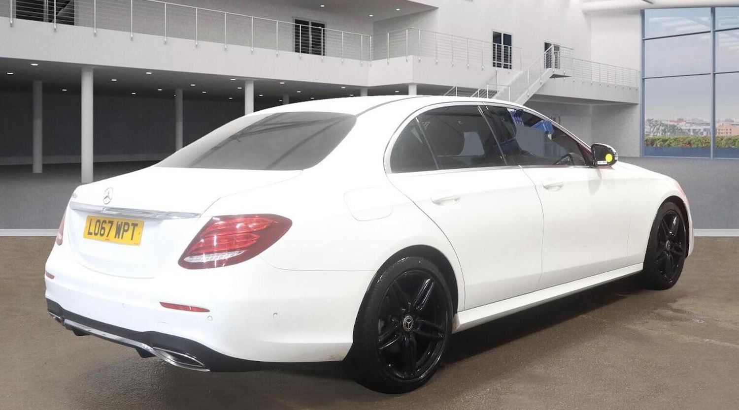Used Mercedes-Benz E Class 2018 for sale - 76897017: Photo 4