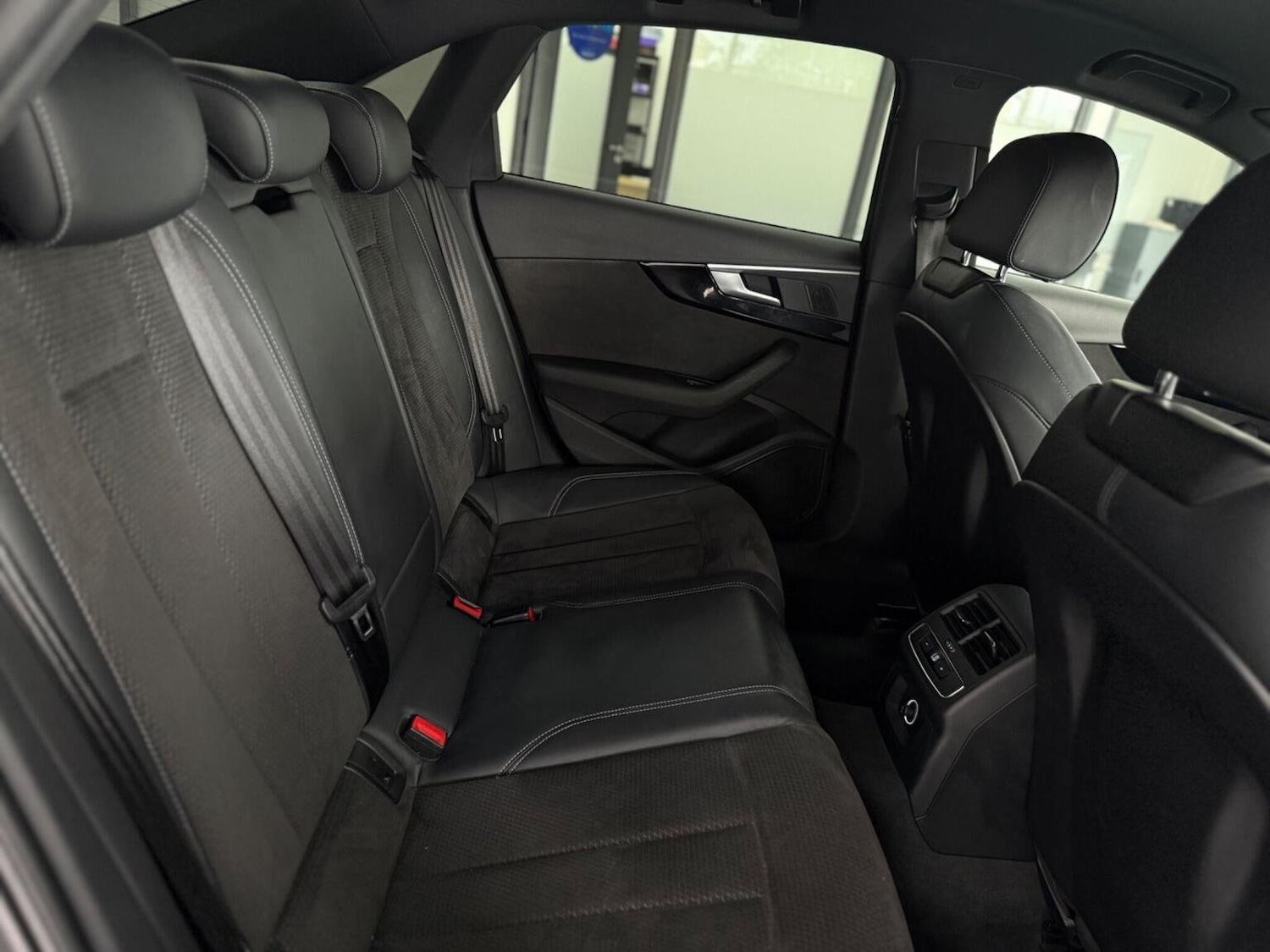 Used Audi A4 2018 for sale - 76877574: Photo 36