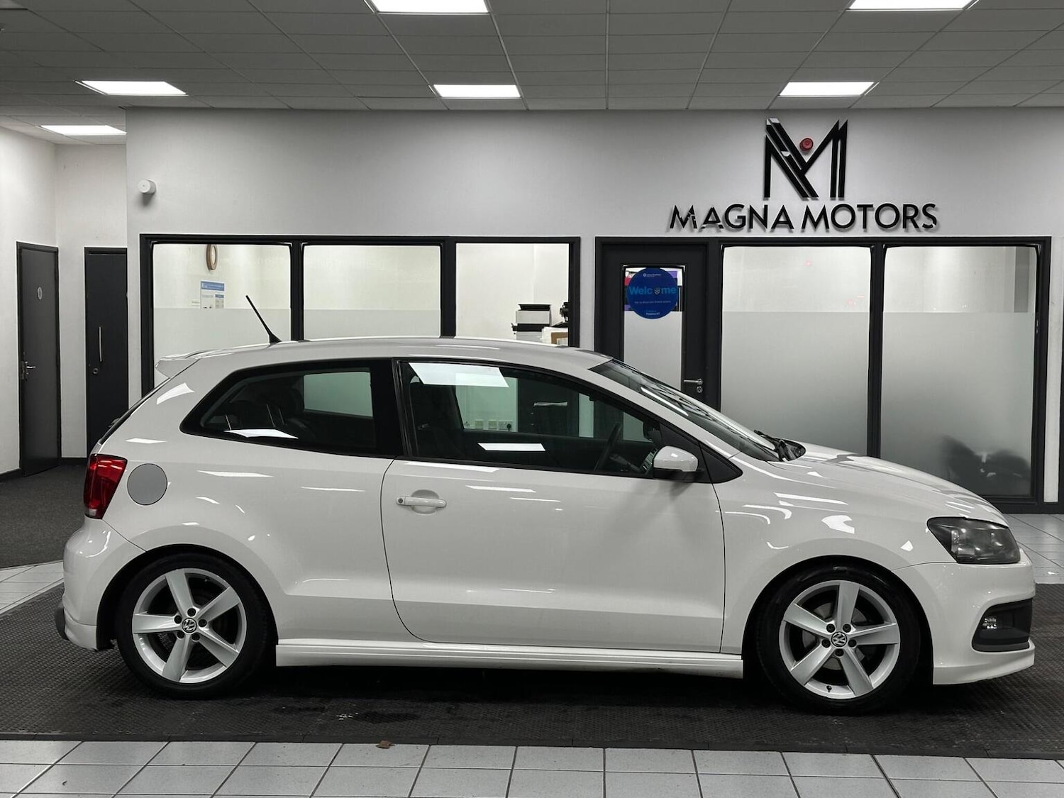 Used Volkswagen Polo 2014 for sale - 76935332: Photo 3