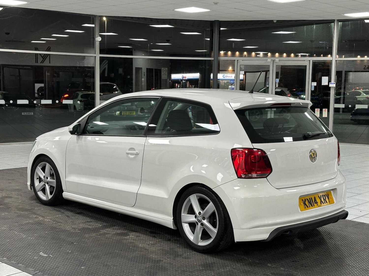 Used Volkswagen Polo 2014 for sale - 76935332: Photo 8