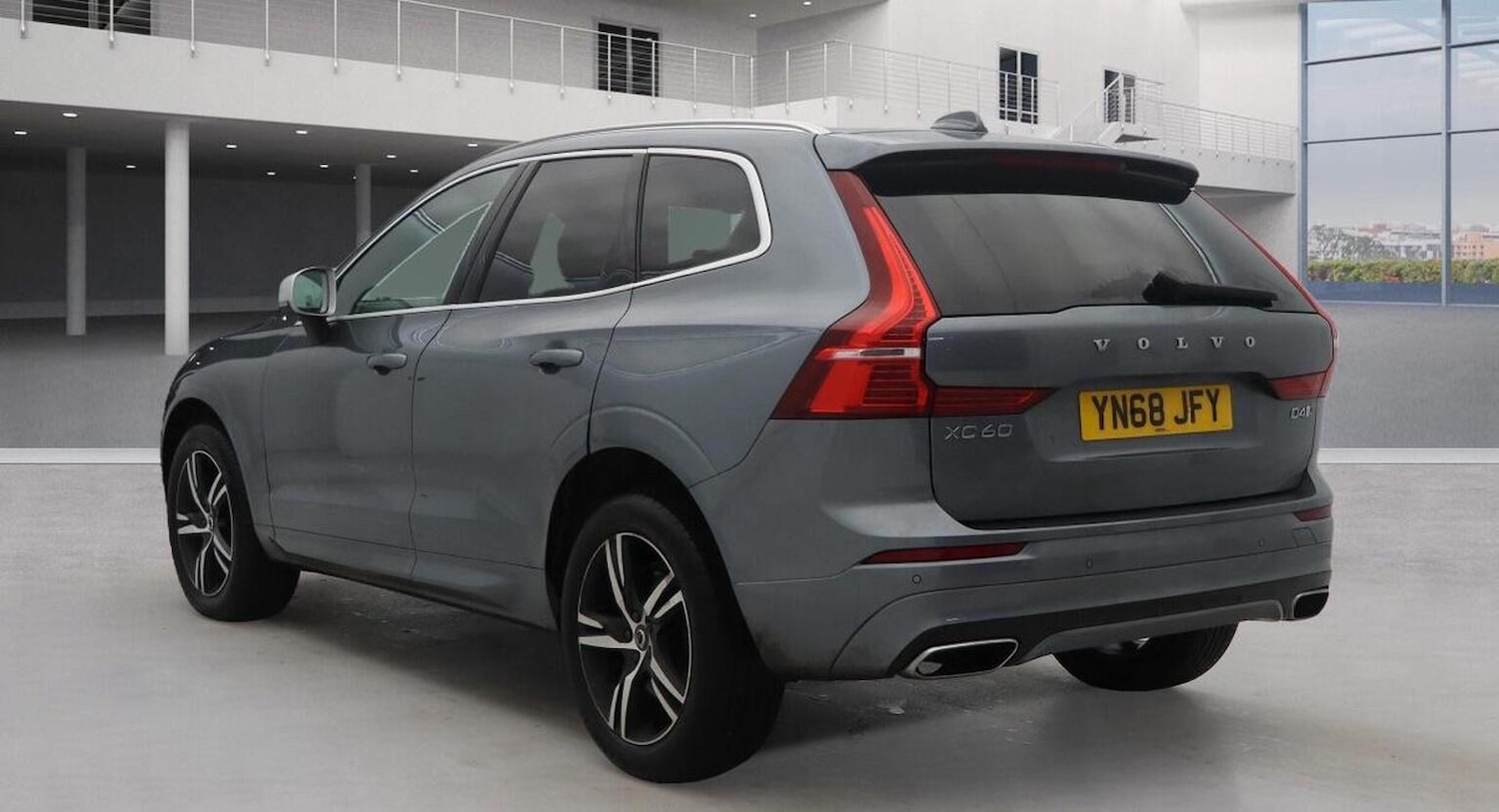 Used Volvo XC60 2018 for sale - 76884793: Photo 3