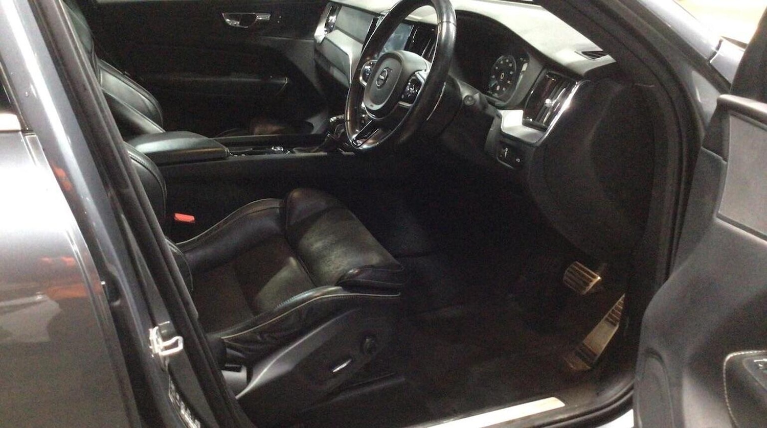 Used Volvo XC60 2018 for sale - 76884793: Photo 5