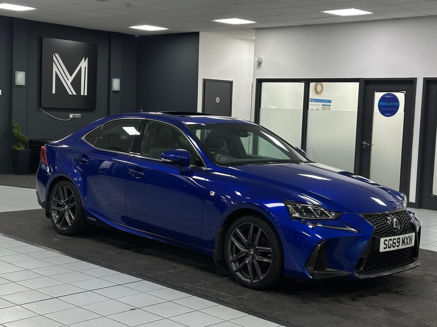 Used Lexus IS 2019 for sale - 76656077: Photo 2