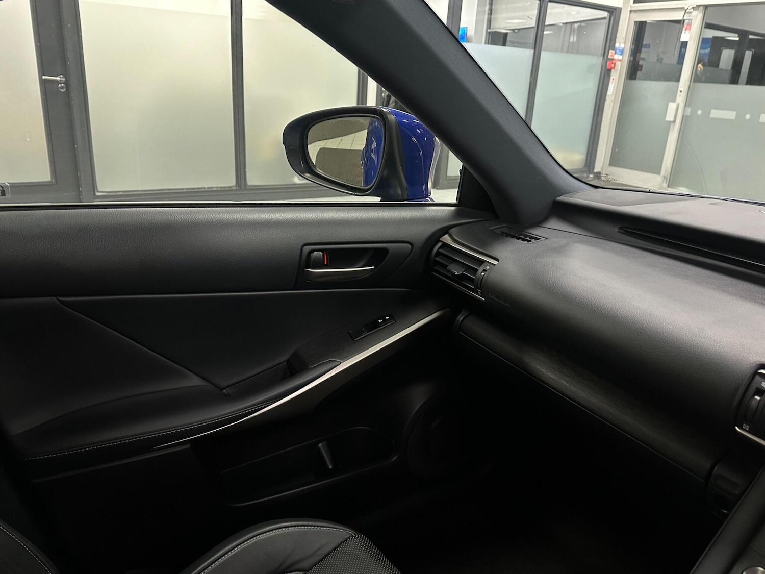 Used Lexus IS 2019 for sale - 76656077: Photo 32