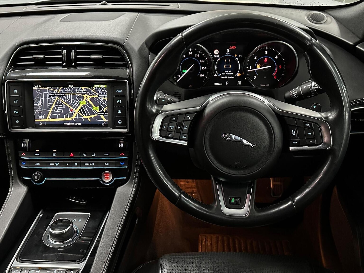 Used Jaguar F-Pace 2017 for sale - 77118517: Photo 17