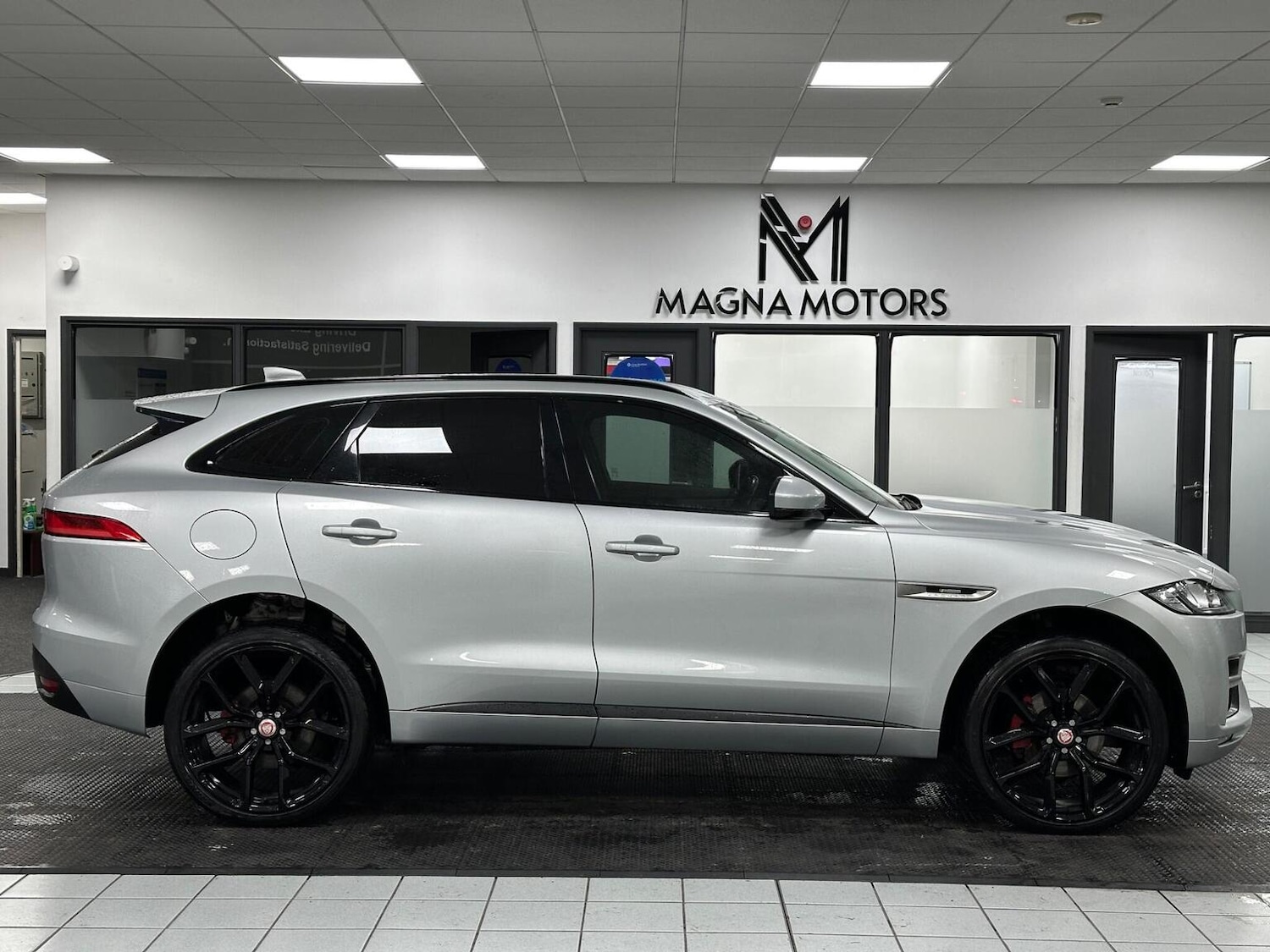 Used Jaguar F-Pace 2017 for sale - 77118517: Photo 3