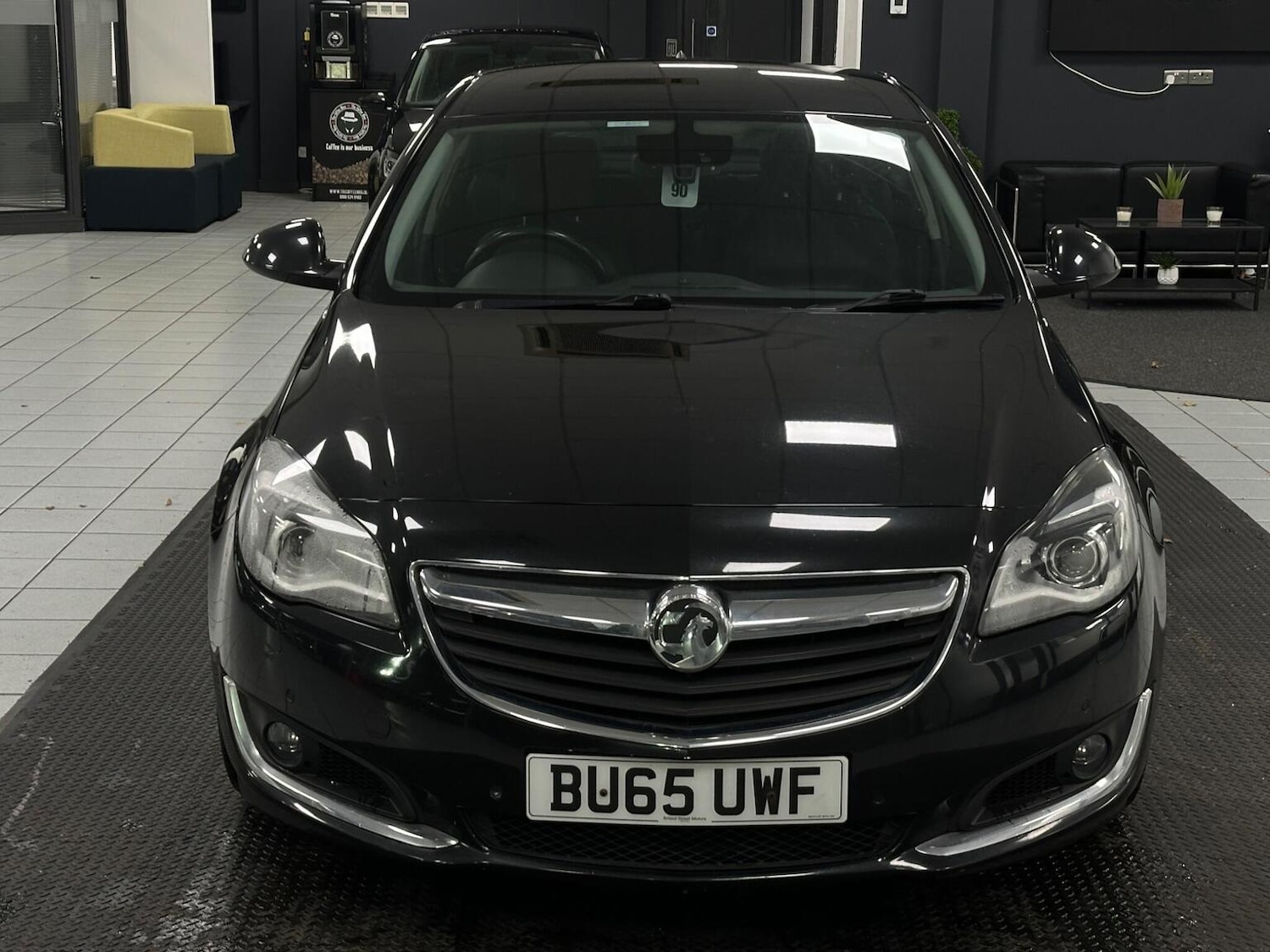 Used Vauxhall Insignia 2015 for sale - 76769736: Photo 2