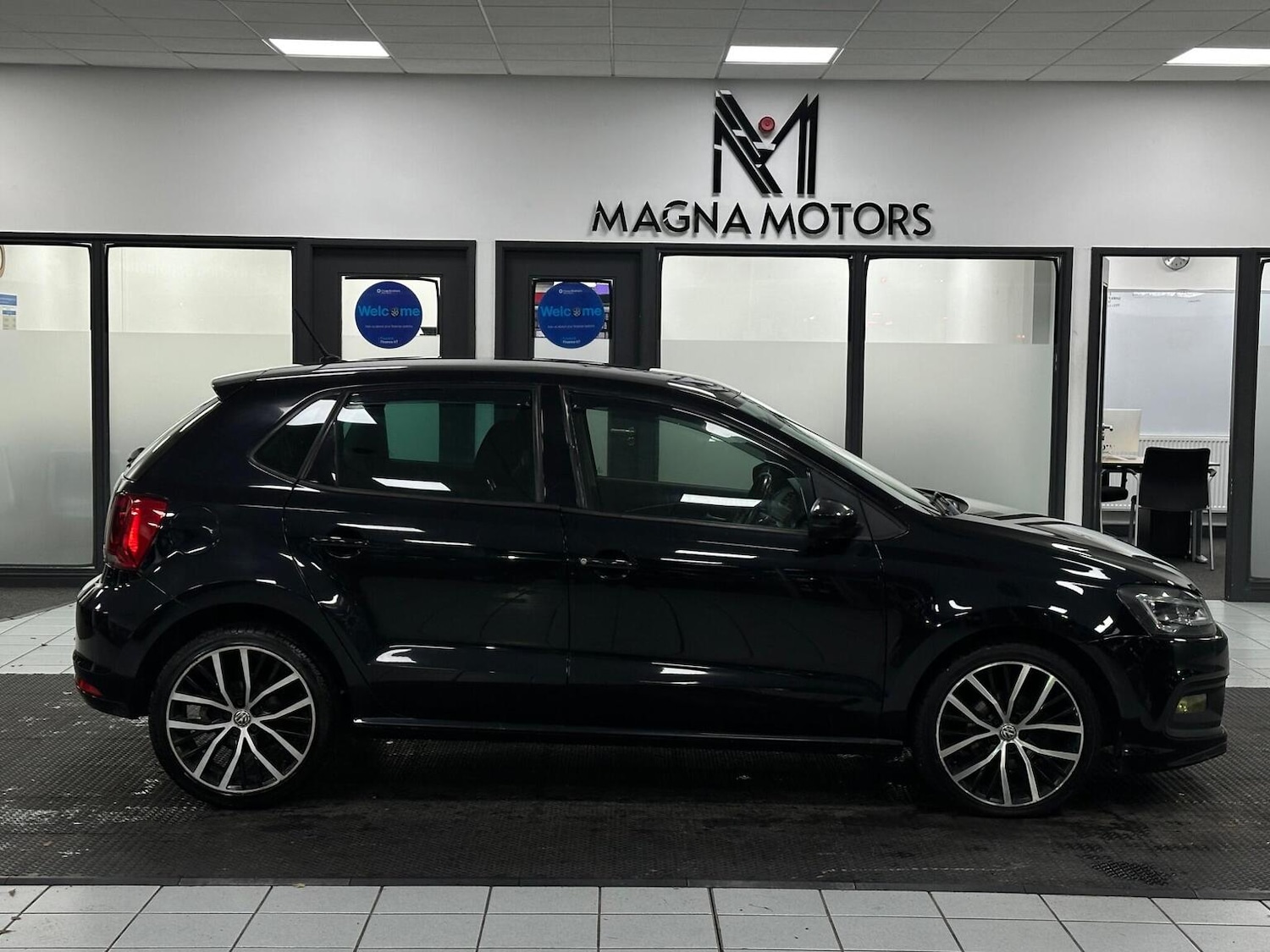 Used Volkswagen Polo 2017 for sale - 76877608: Photo 4