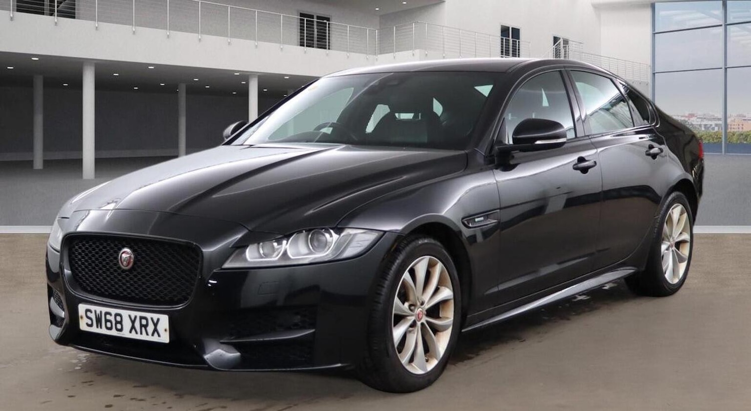 Used Jaguar XF 2019 for sale - 77201260: Photo 2