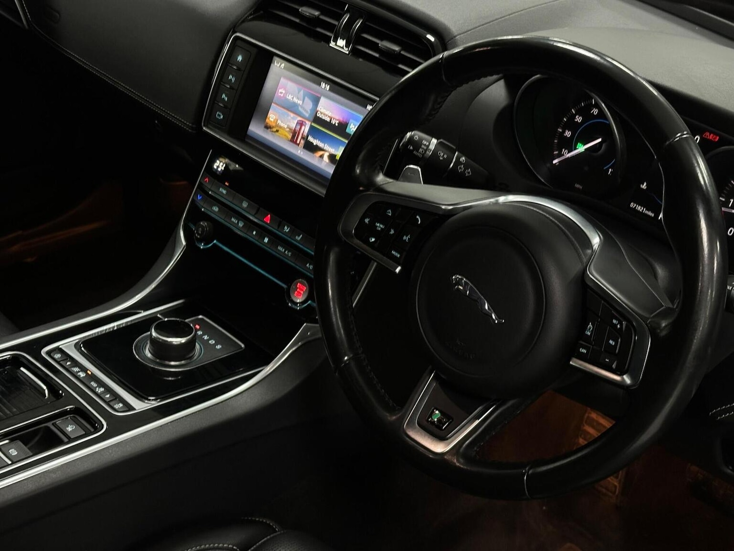 Used Jaguar XE 2017 for sale - 76656240: Photo 15