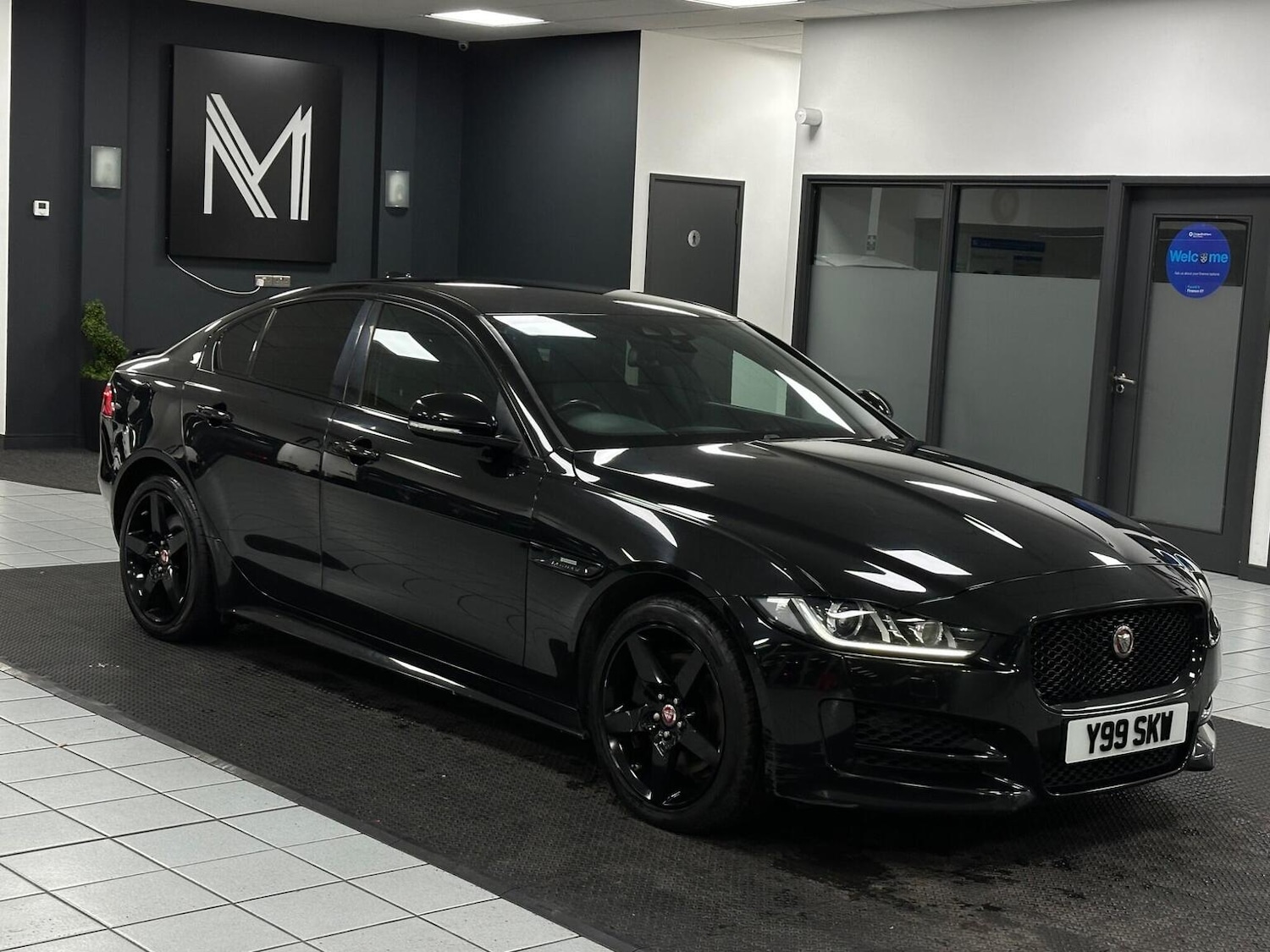 Used Jaguar XE 2017 for sale - 76656240: Photo 2