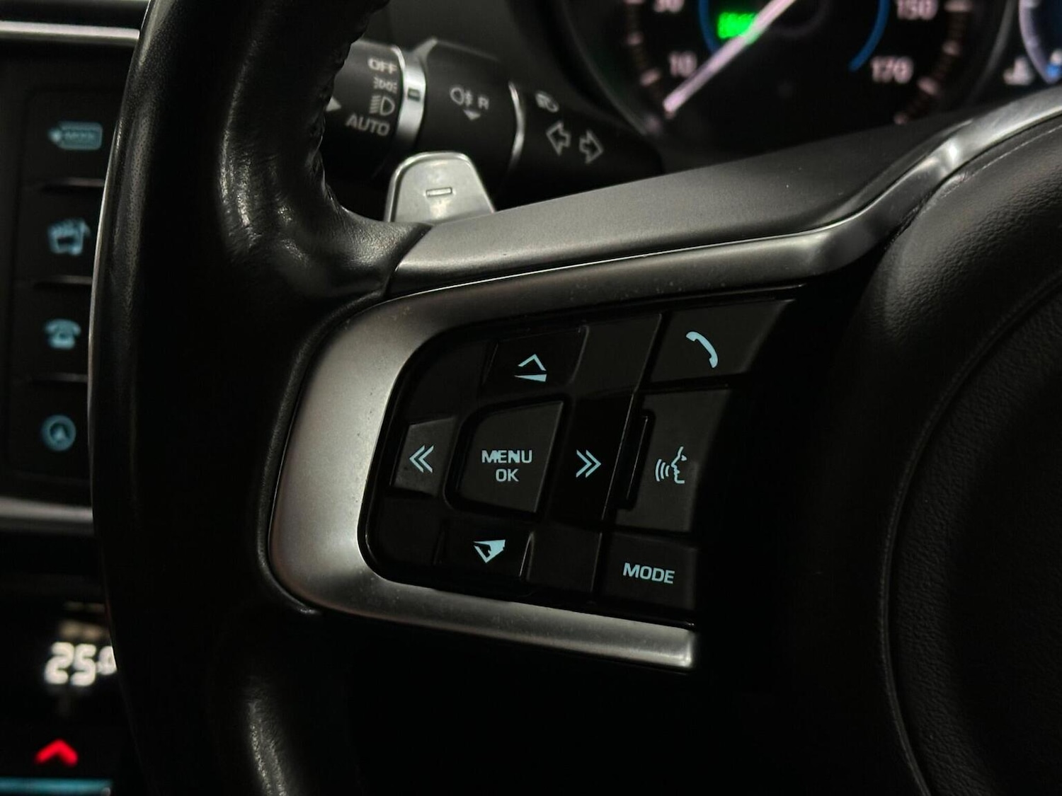 Used Jaguar XE 2017 for sale - 76656240: Photo 23