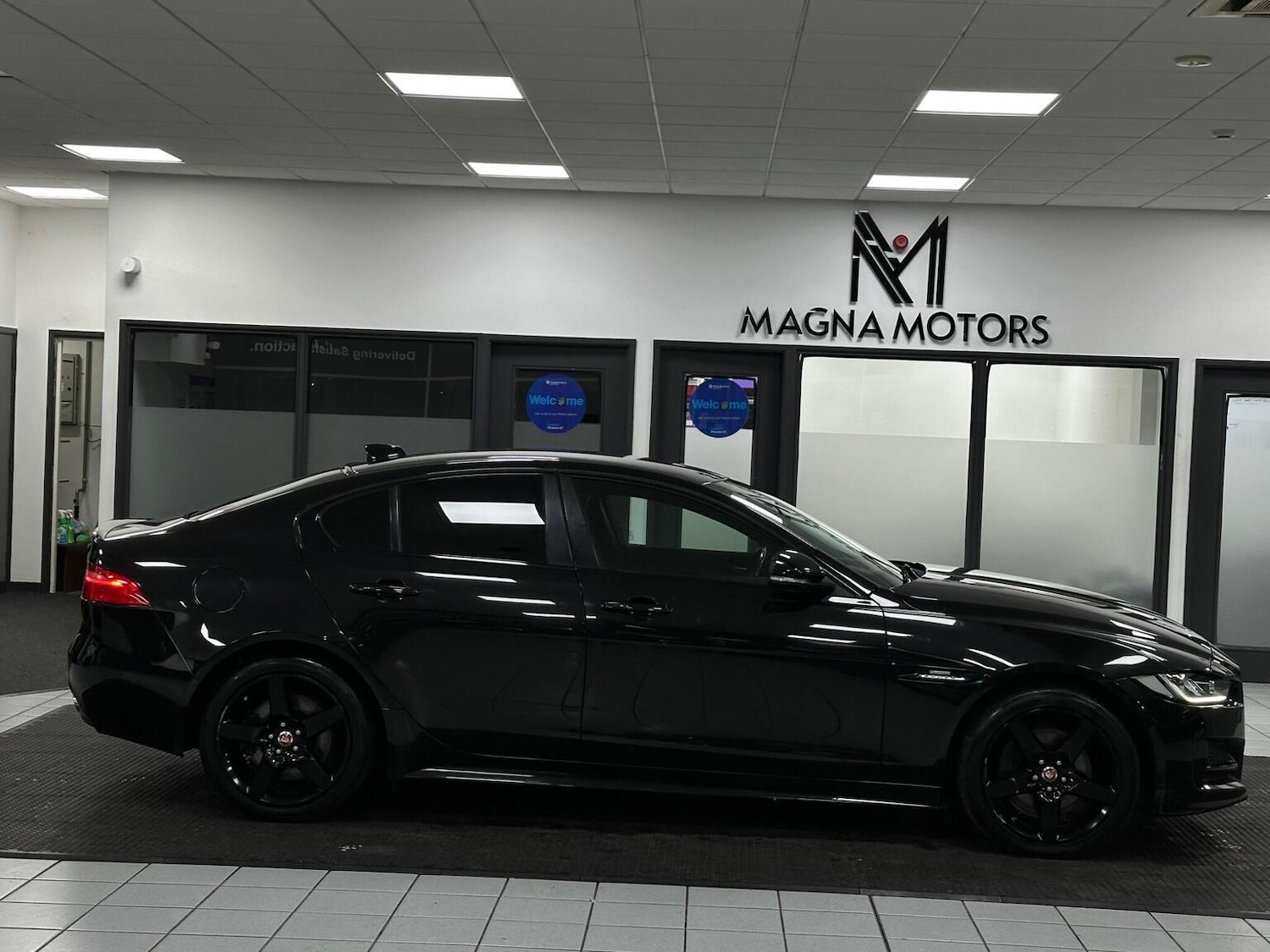 Used Jaguar XE 2017 for sale - 76656240: Photo 3