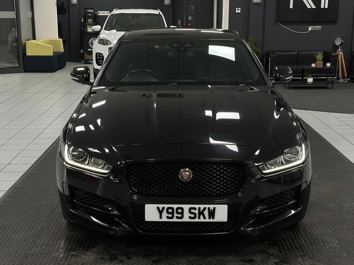 Used Jaguar XE 2017 for sale - 76656240: Photo 4
