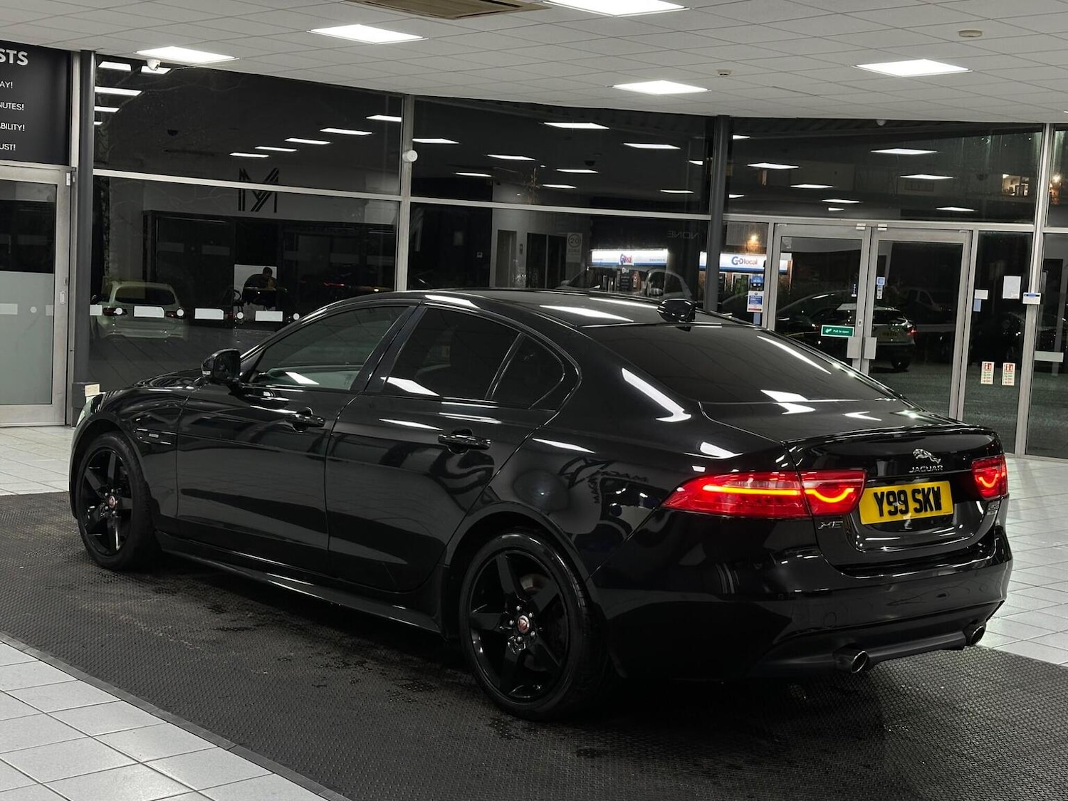 Used Jaguar XE 2017 for sale - 76656240: Photo 8