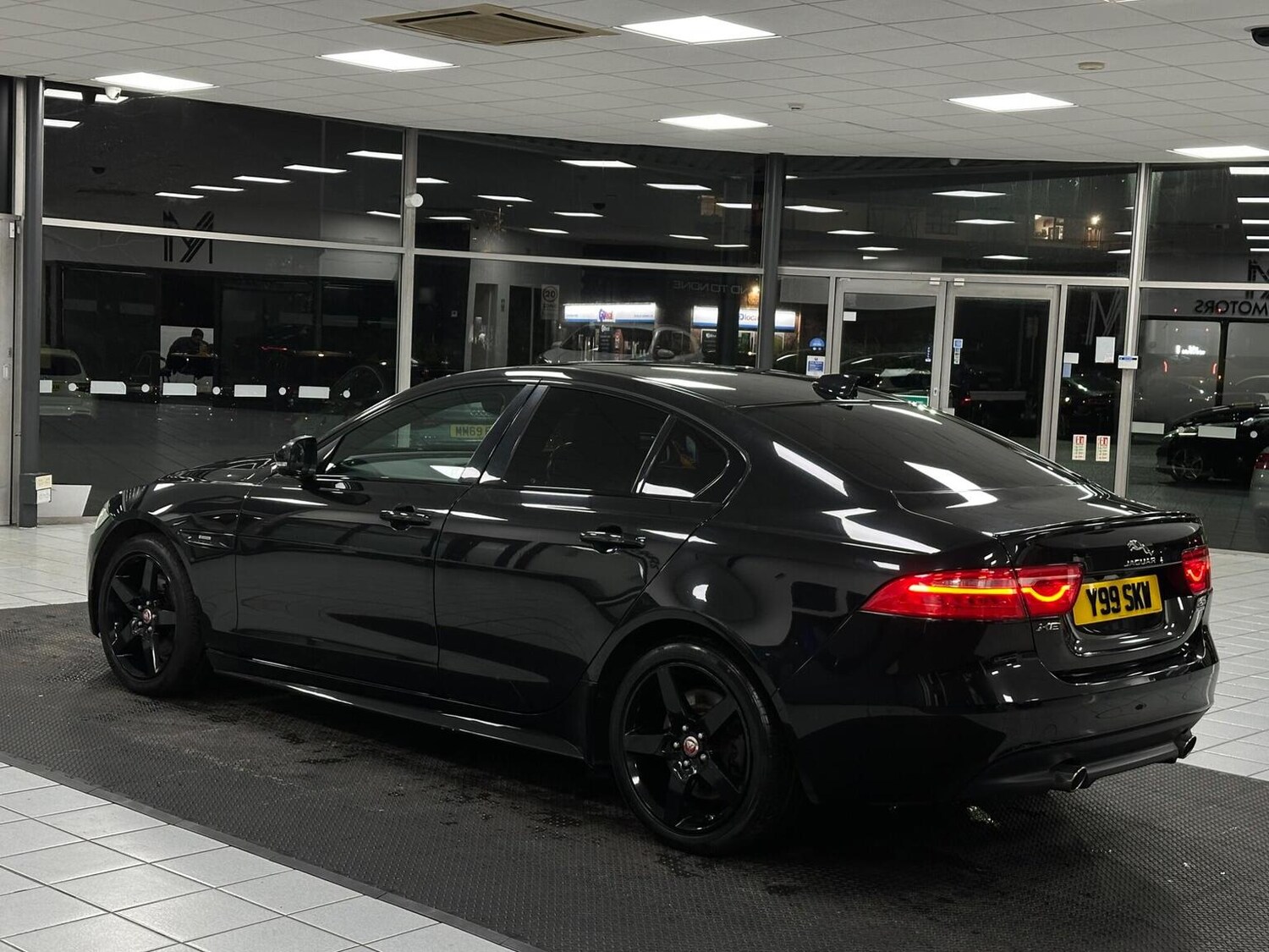 Used Jaguar XE 2017 for sale - 76656240: Photo 9