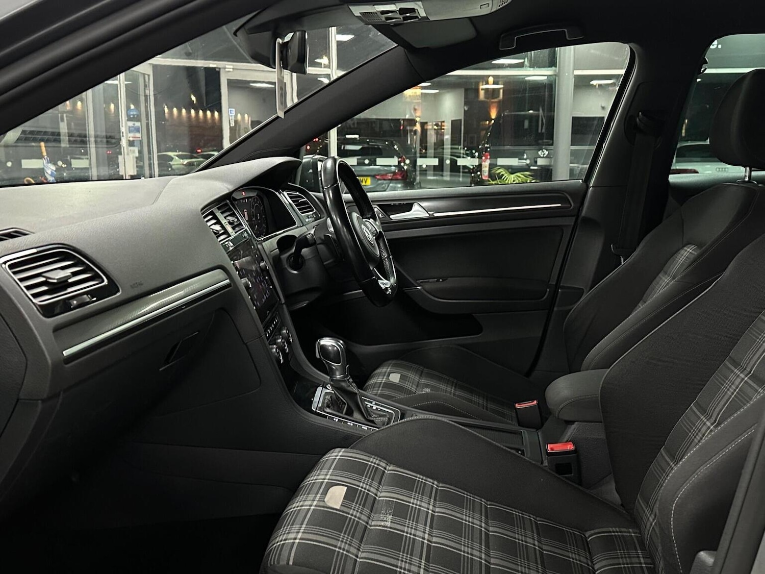 Used Volkswagen Golf 2019 for sale - 76911097: Photo 39