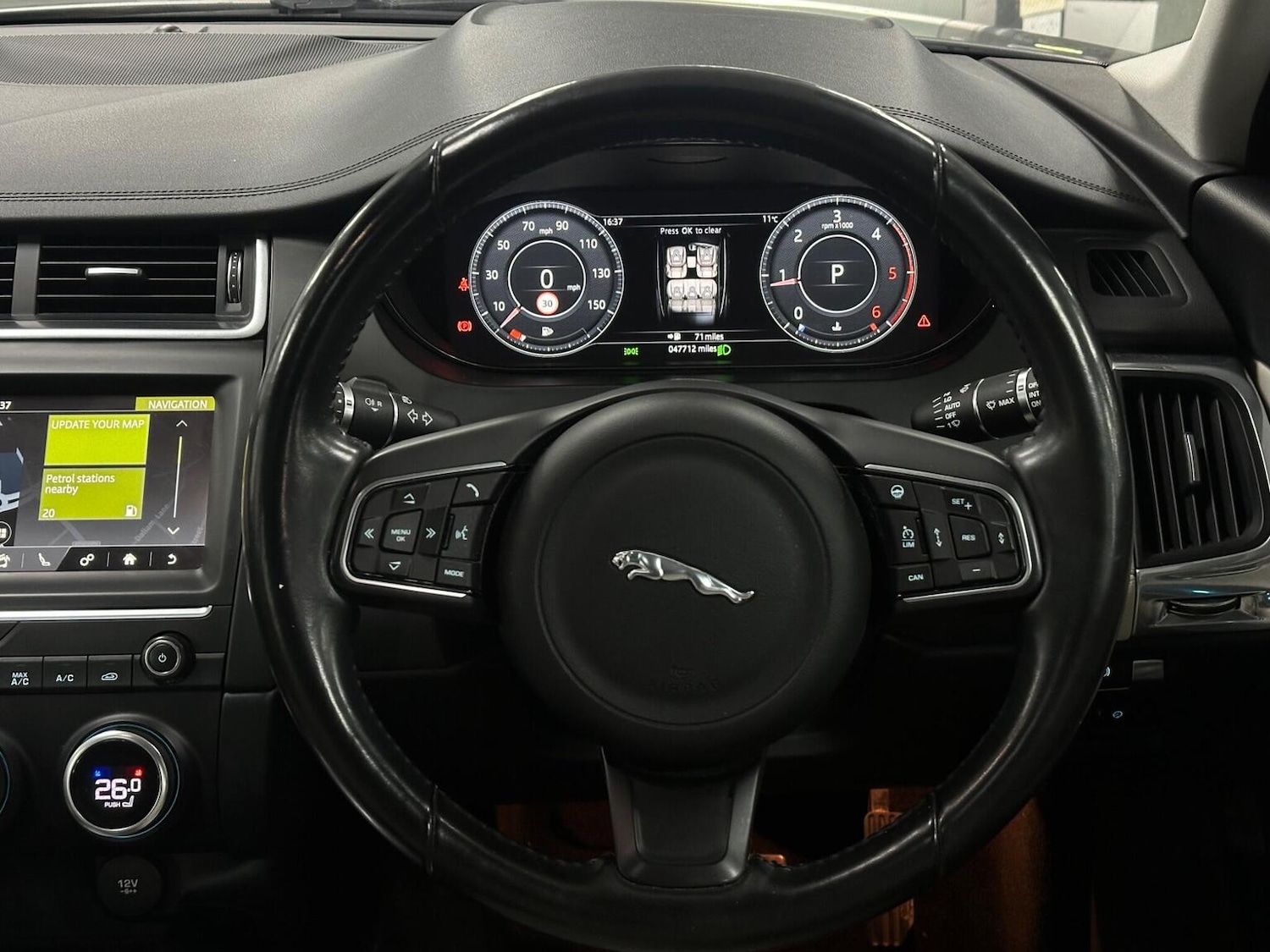 Used Jaguar E-Pace 2018 for sale - 76712672: Photo 18