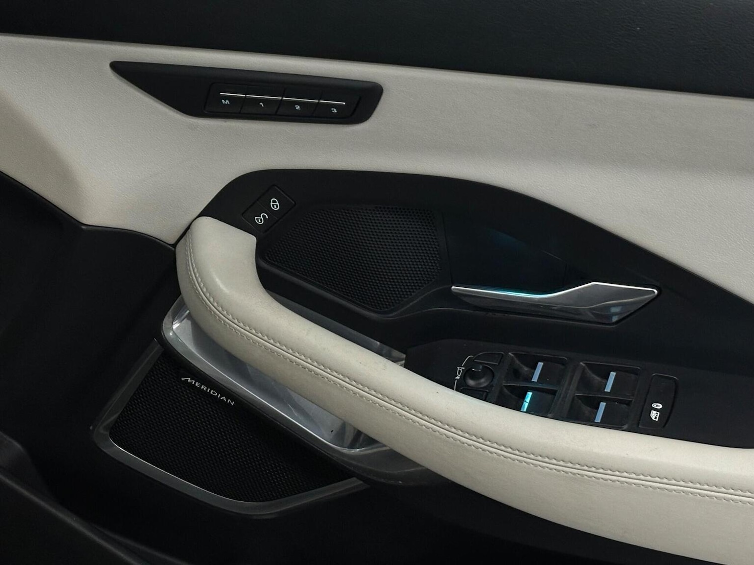 Used Jaguar E-Pace 2018 for sale - 76712672: Photo 19