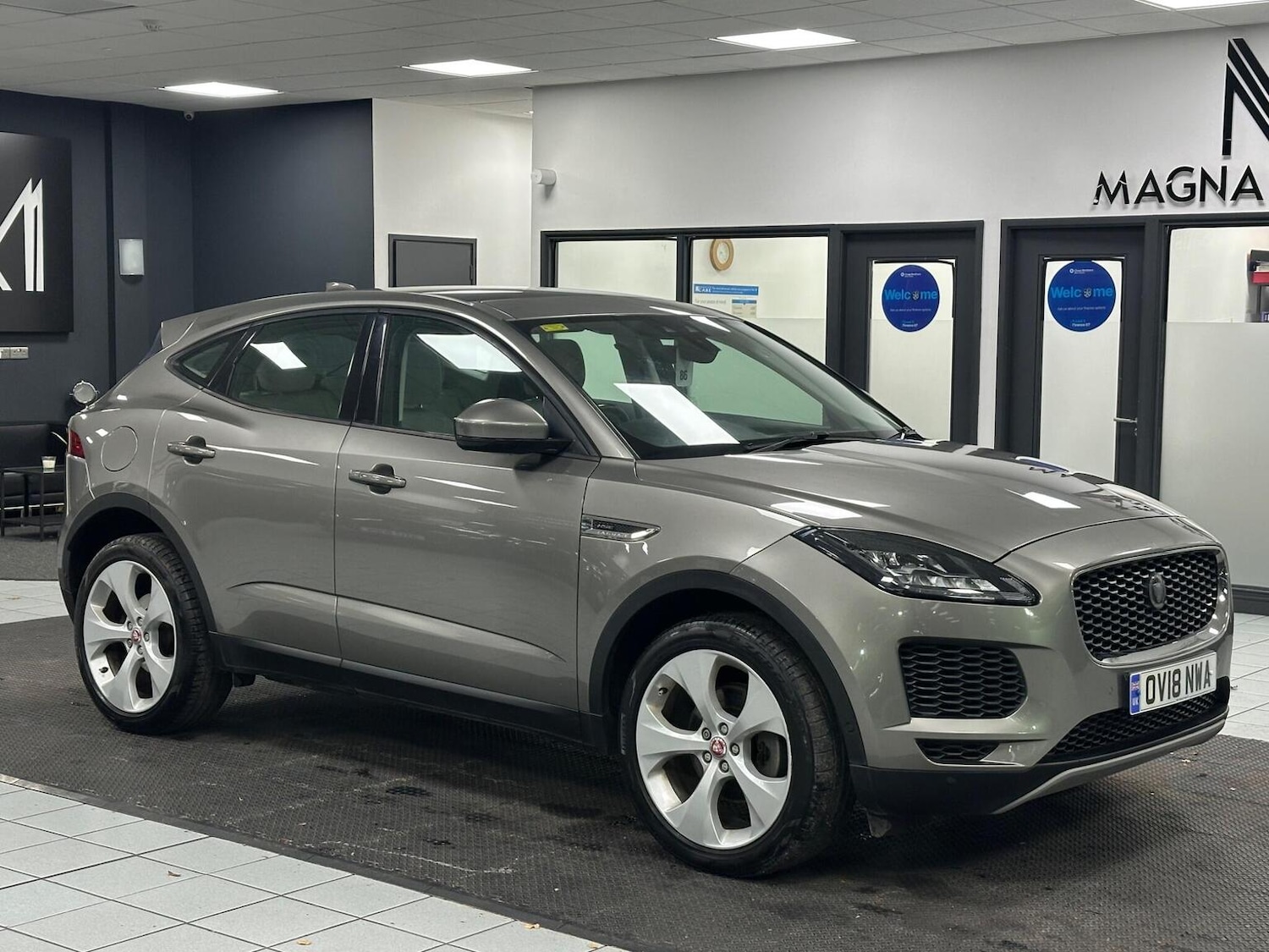 Used Jaguar E-Pace 2018 for sale - 76712672: Photo 2