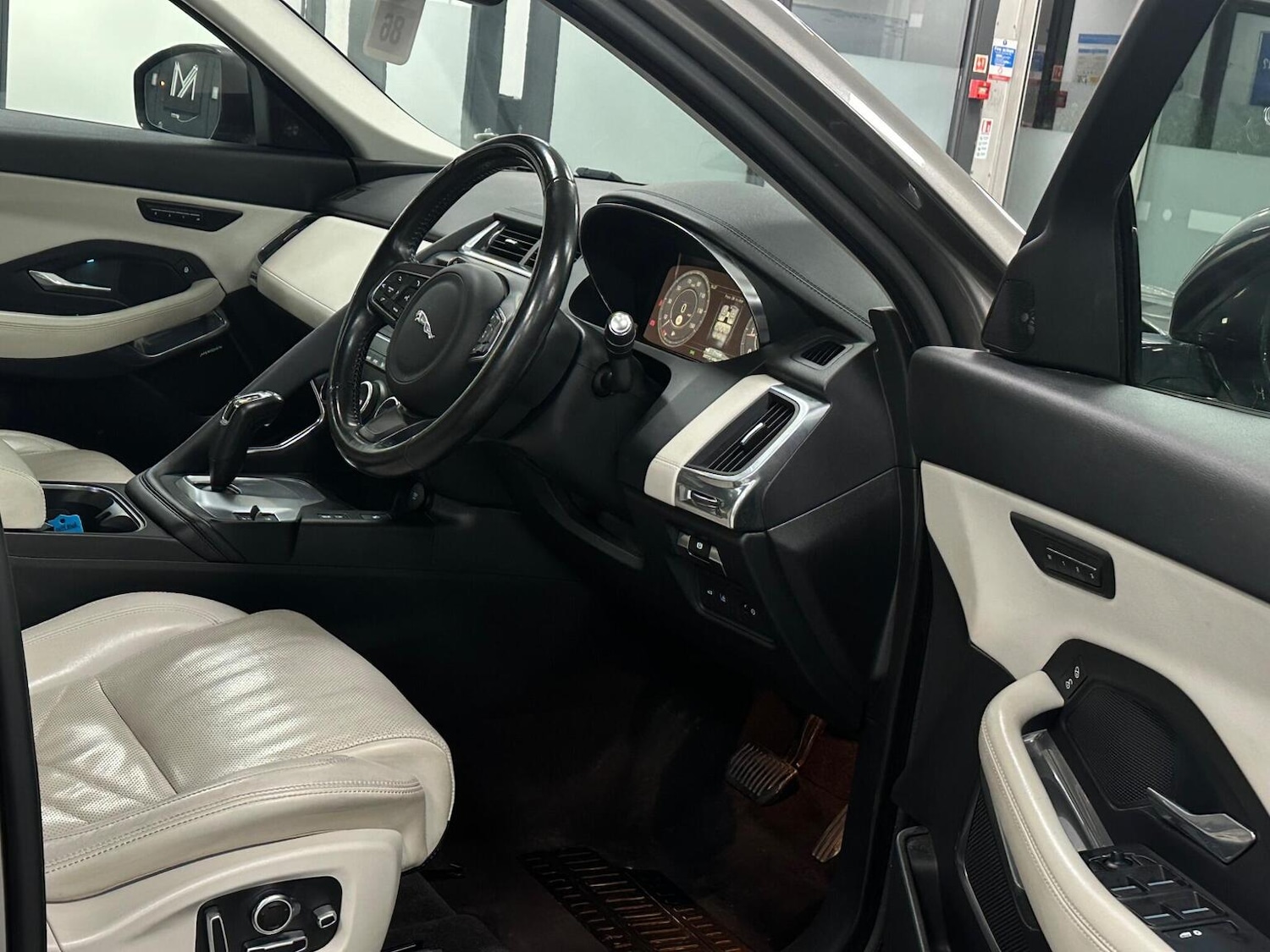 Used Jaguar E-Pace 2018 for sale - 76712672: Photo 20