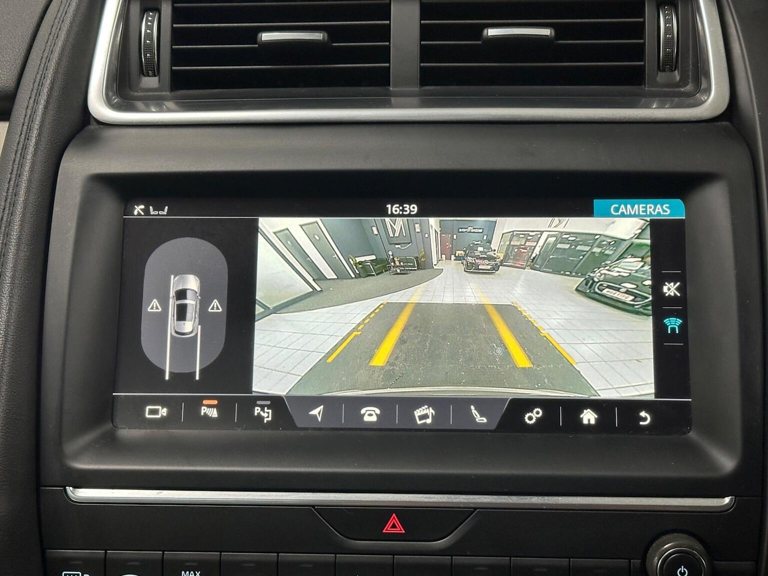 Used Jaguar E-Pace 2018 for sale - 76712672: Photo 30