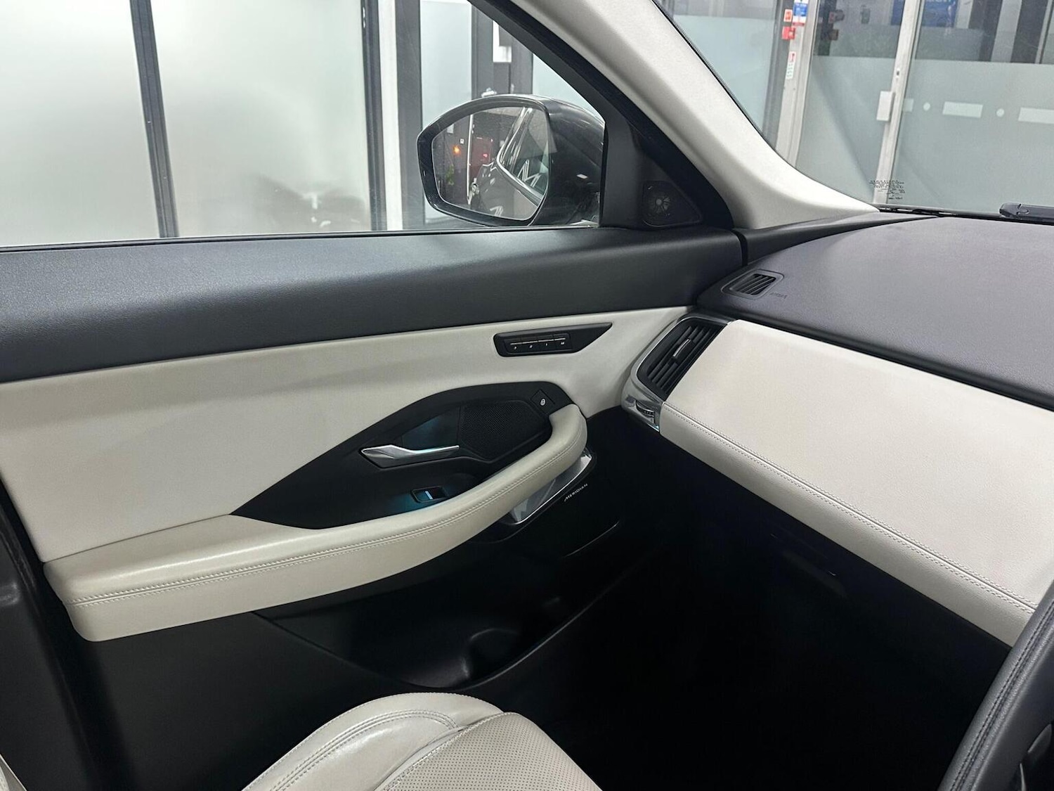 Used Jaguar E-Pace 2018 for sale - 76712672: Photo 32