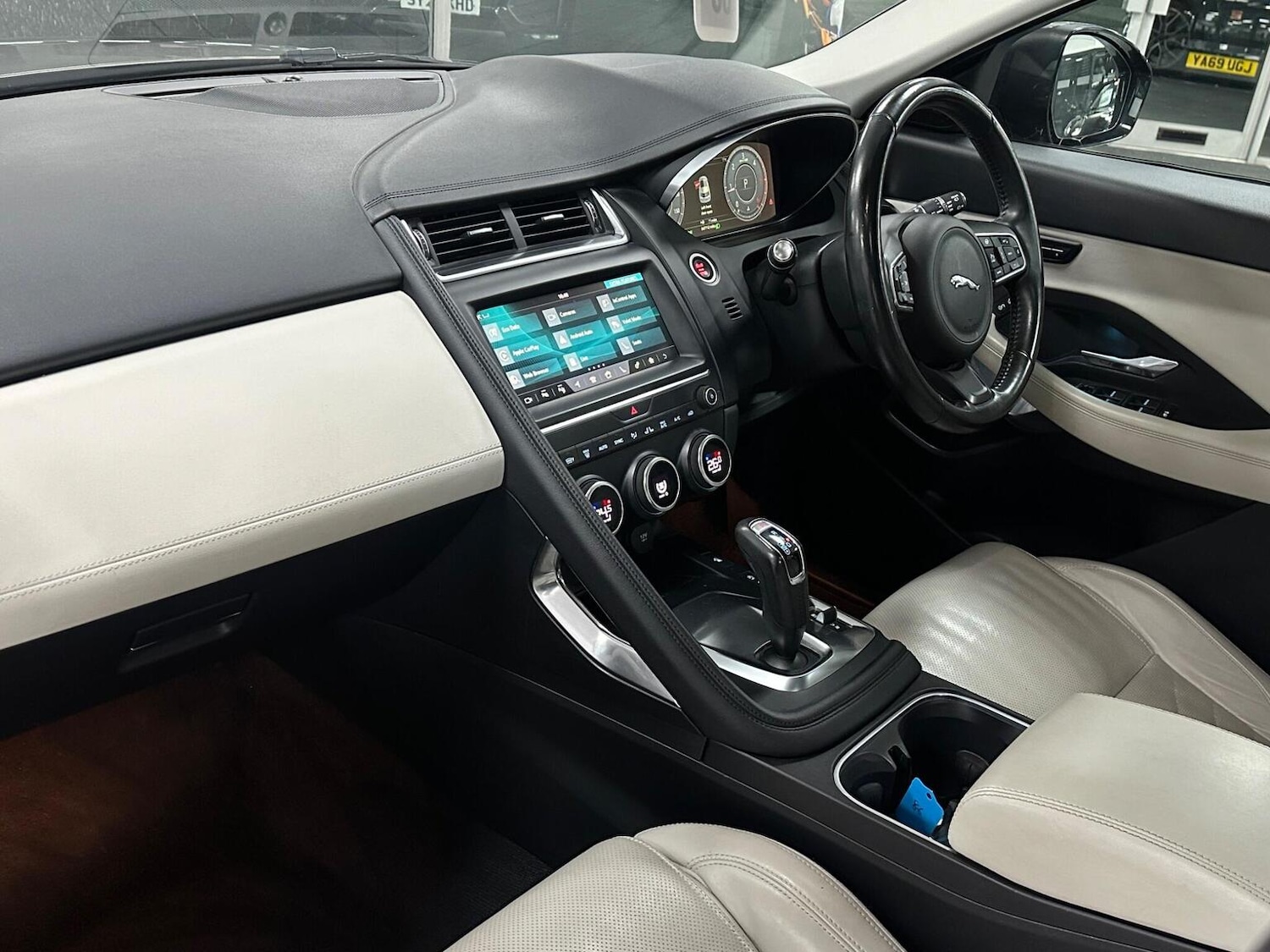 Used Jaguar E-Pace 2018 for sale - 76712672: Photo 39