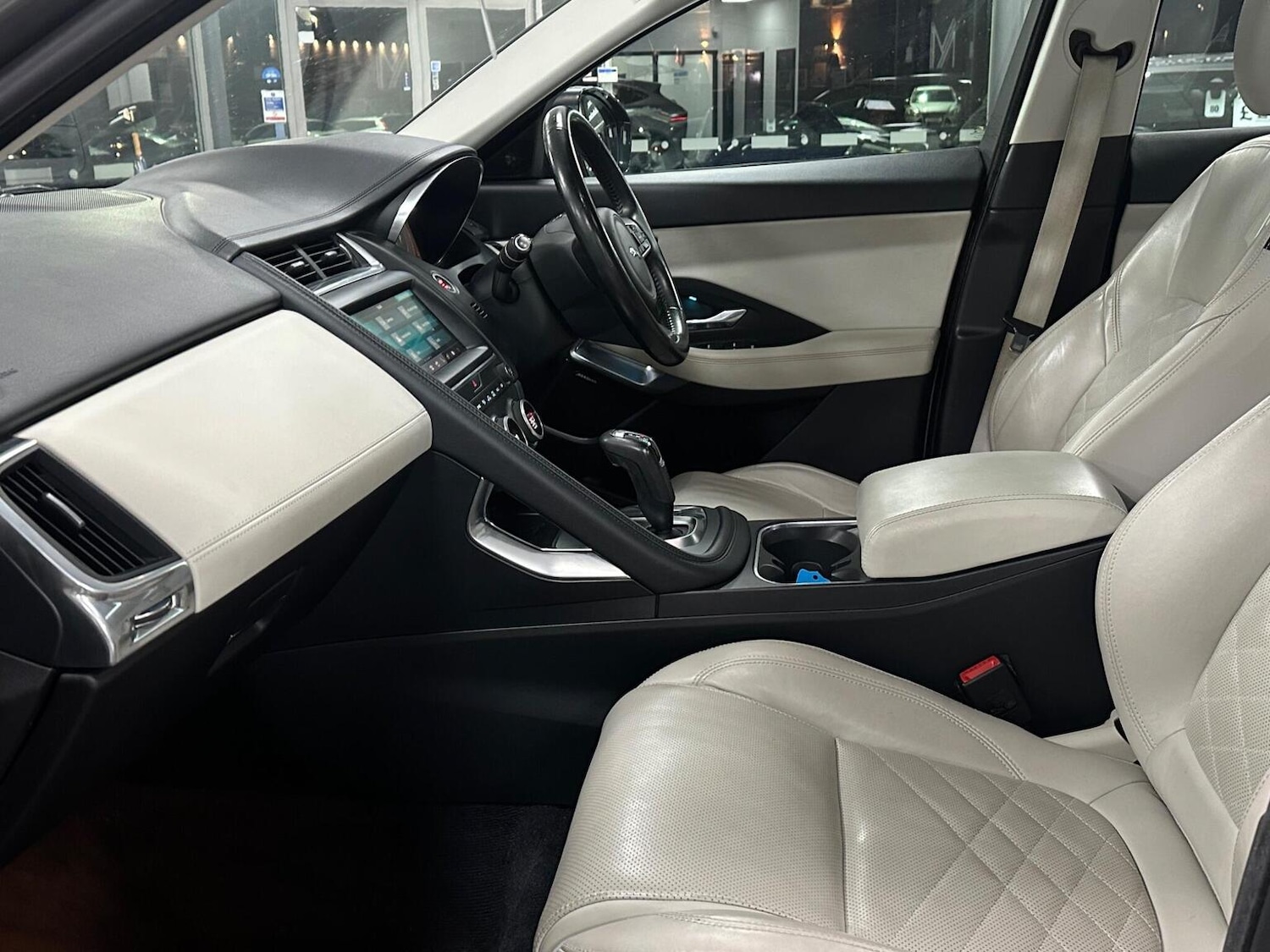 Used Jaguar E-Pace 2018 for sale - 76712672: Photo 40